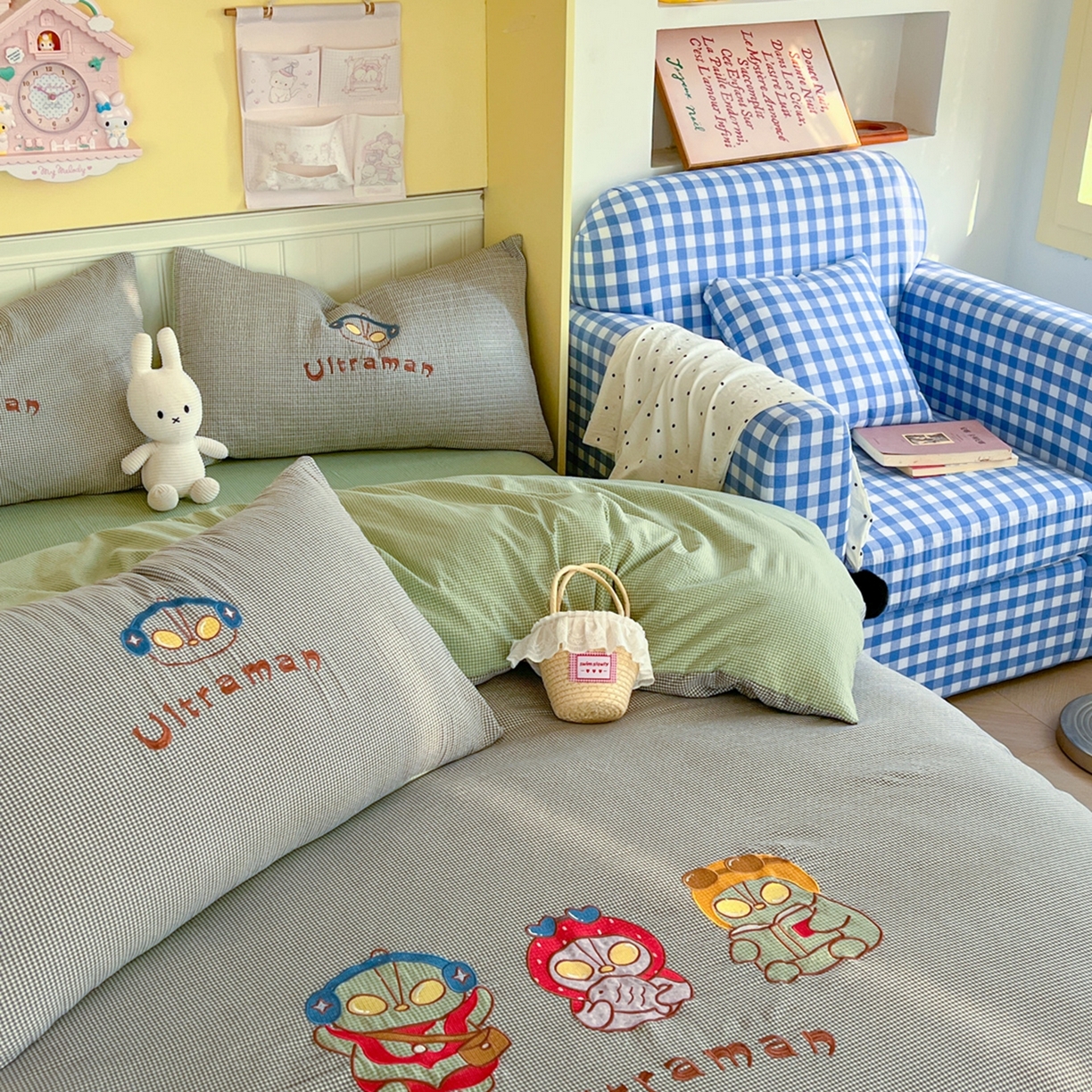 91家纺网 家纺一手货源 找家纺 丫丫家纺 2026新款古法水洗棉贴布绣床单款四件套 奥特兄妹