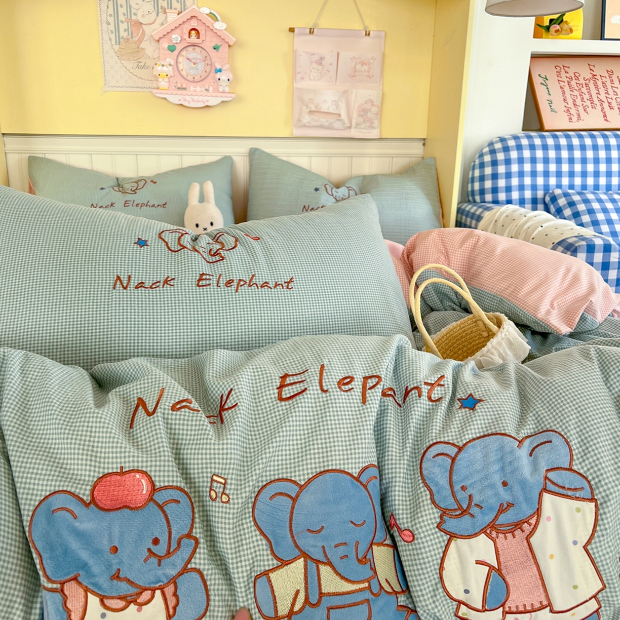 91家纺网 家纺一手货源 找家纺 丫丫家纺 2026新款古法水洗棉贴布绣床单款四件套 吉象三宝