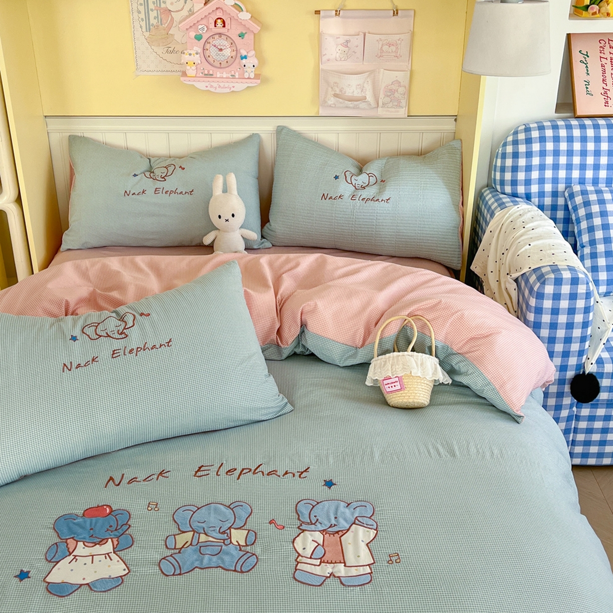 91家纺网 家纺一手货源 找家纺 丫丫家纺 2026新款古法水洗棉贴布绣床单款四件套 吉象三宝