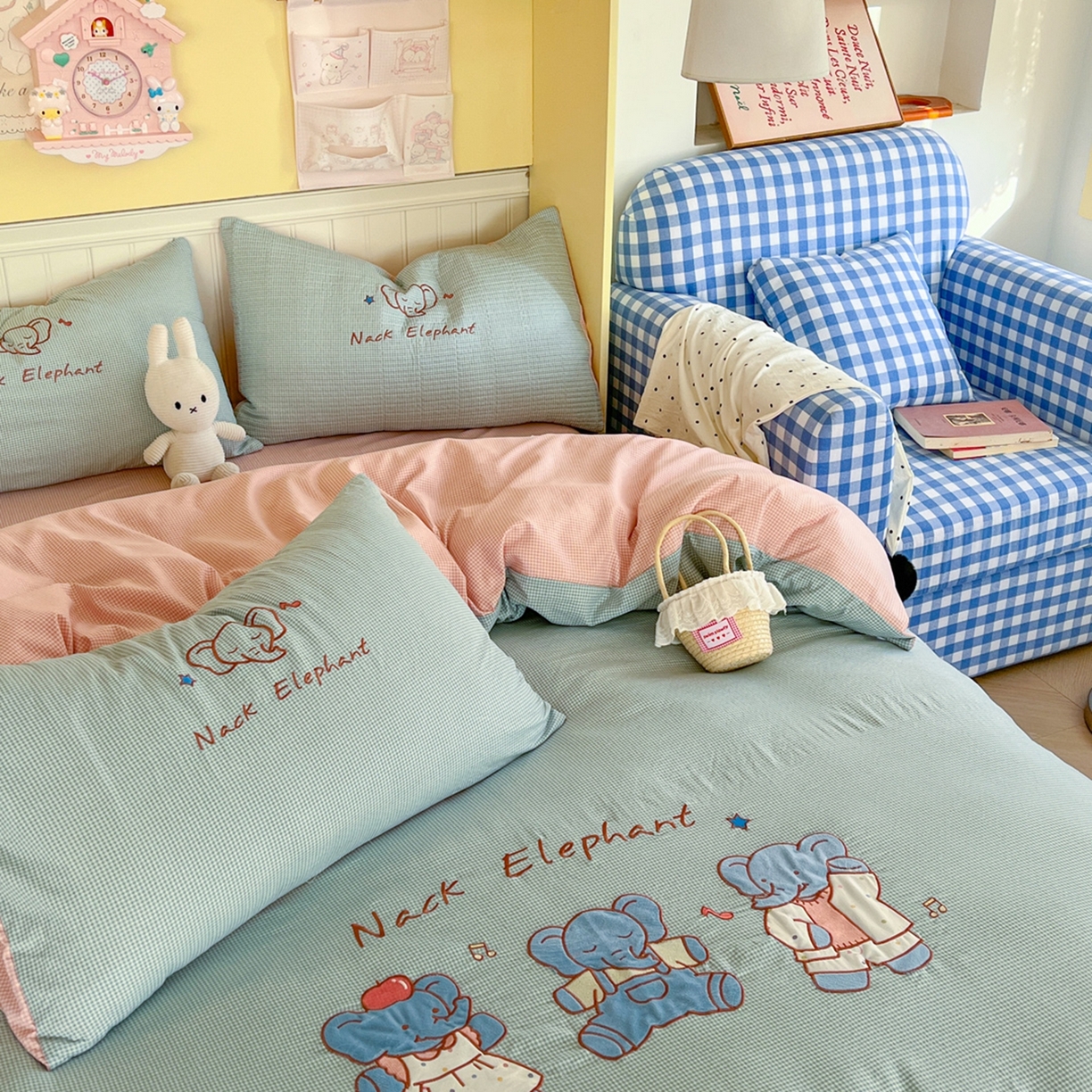 91家纺网 家纺一手货源 找家纺 丫丫家纺 2026新款古法水洗棉贴布绣床单款四件套 吉象三宝