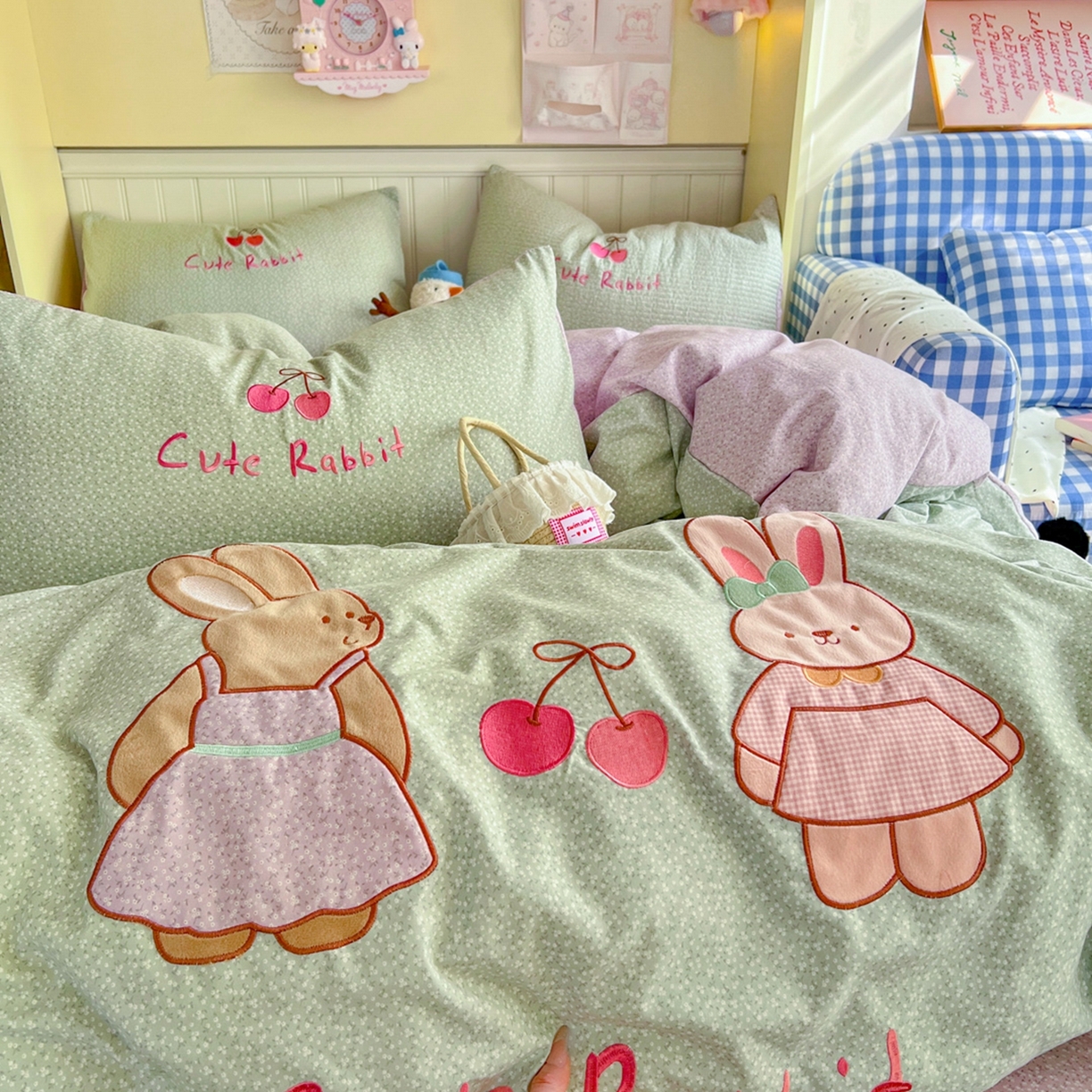 91家纺网 家纺一手货源 找家纺 丫丫家纺 2026新款古法水洗棉贴布绣床单款四件套 萌萌兔绿