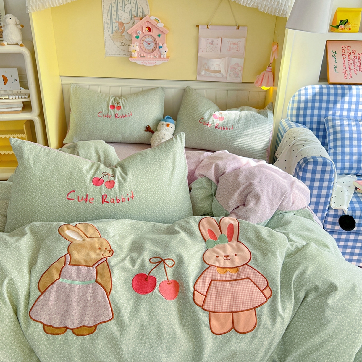 91家纺网 家纺一手货源 找家纺 丫丫家纺 2026新款古法水洗棉贴布绣床单款四件套 萌萌兔绿