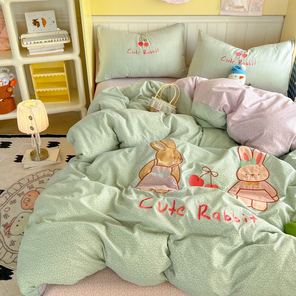 91家纺网 家纺一手货源 找家纺 丫丫家纺 2026新款古法水洗棉贴布绣床单款四件套 萌萌兔绿