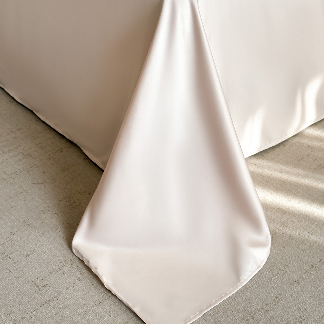 91家纺网 家纺一手货源 找家纺 宇航家纺 2026新款浮雕花边水洗真丝四件套-梦境 梦境-香槟