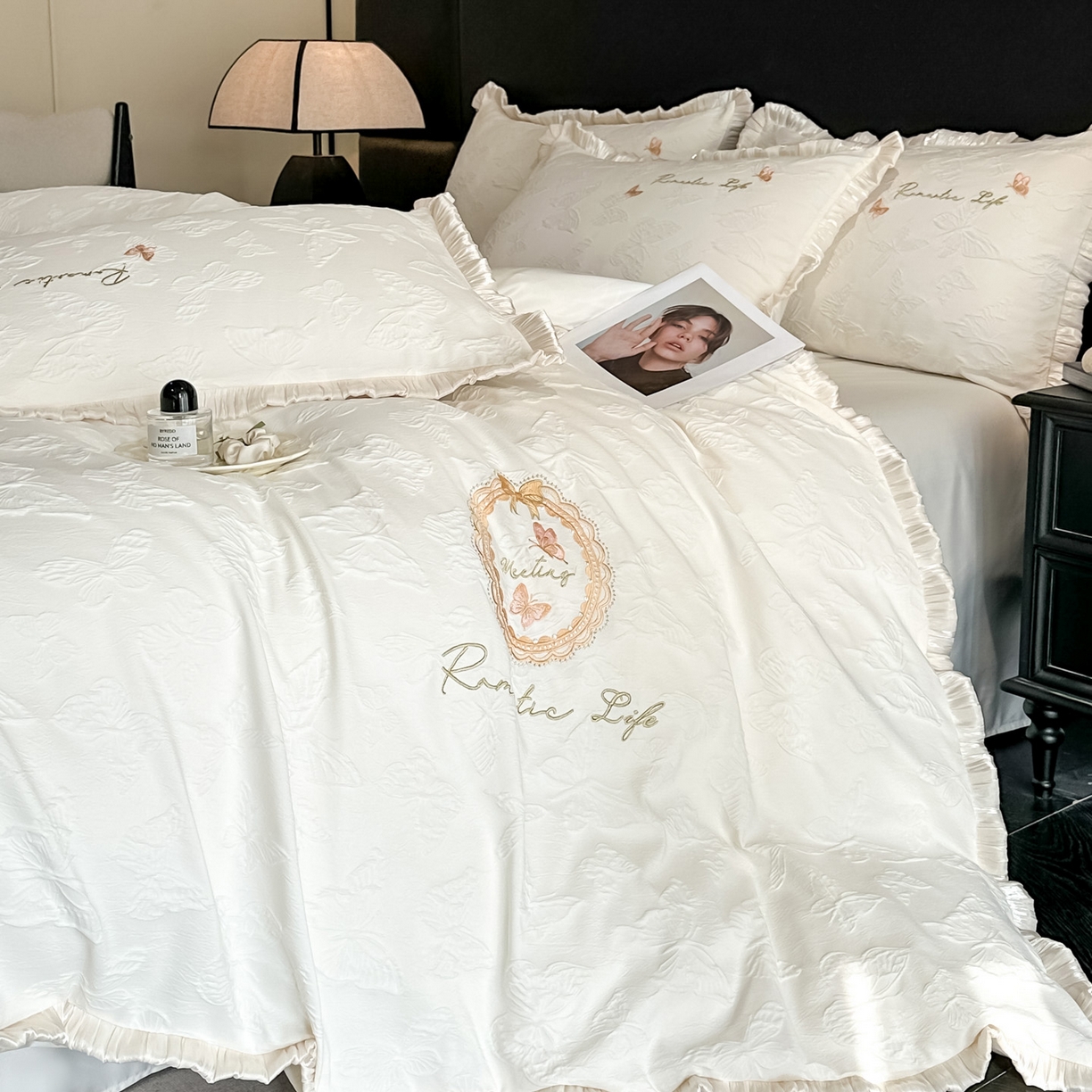 91家纺网 家纺一手货源 找家纺 宇航家纺 2026新款浮雕花边水洗真丝四件套-梦境 梦境-奶白