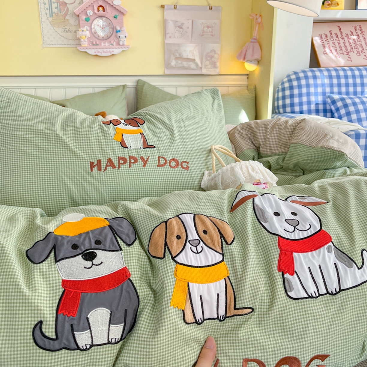 91家纺网 家纺一手货源 找家纺 丫丫家纺 2026新款古法水洗棉贴布绣床单款四件套 旺旺狗狗