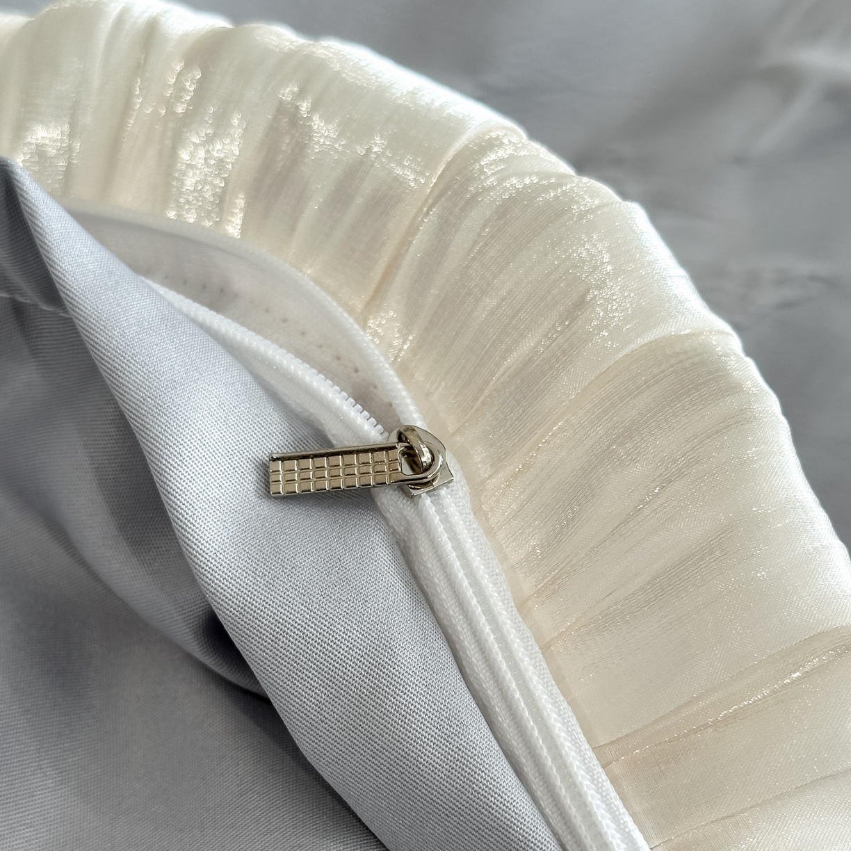 91家纺网 家纺一手货源 找家纺 宇航家纺 2026新款浮雕花边水洗真丝四件套-梦境 梦境-银灰