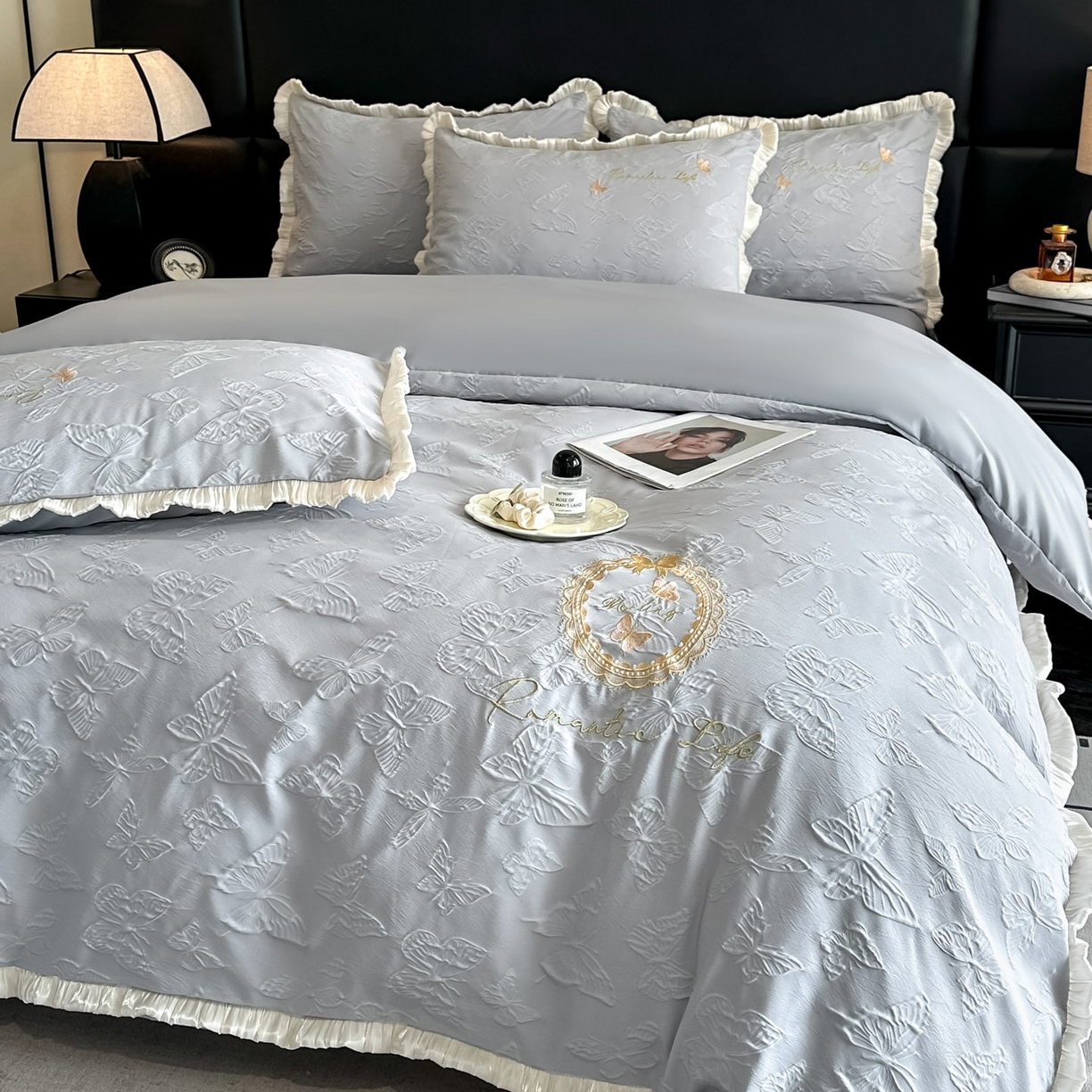 91家纺网 家纺一手货源 找家纺 宇航家纺 2026新款浮雕花边水洗真丝四件套-梦境 梦境-银灰