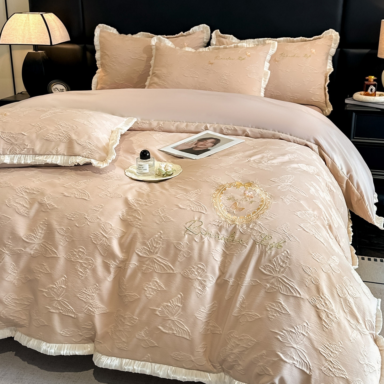 91家纺网 家纺一手货源 找家纺 宇航家纺 2026新款浮雕花边水洗真丝四件套-梦境 梦境-香槟