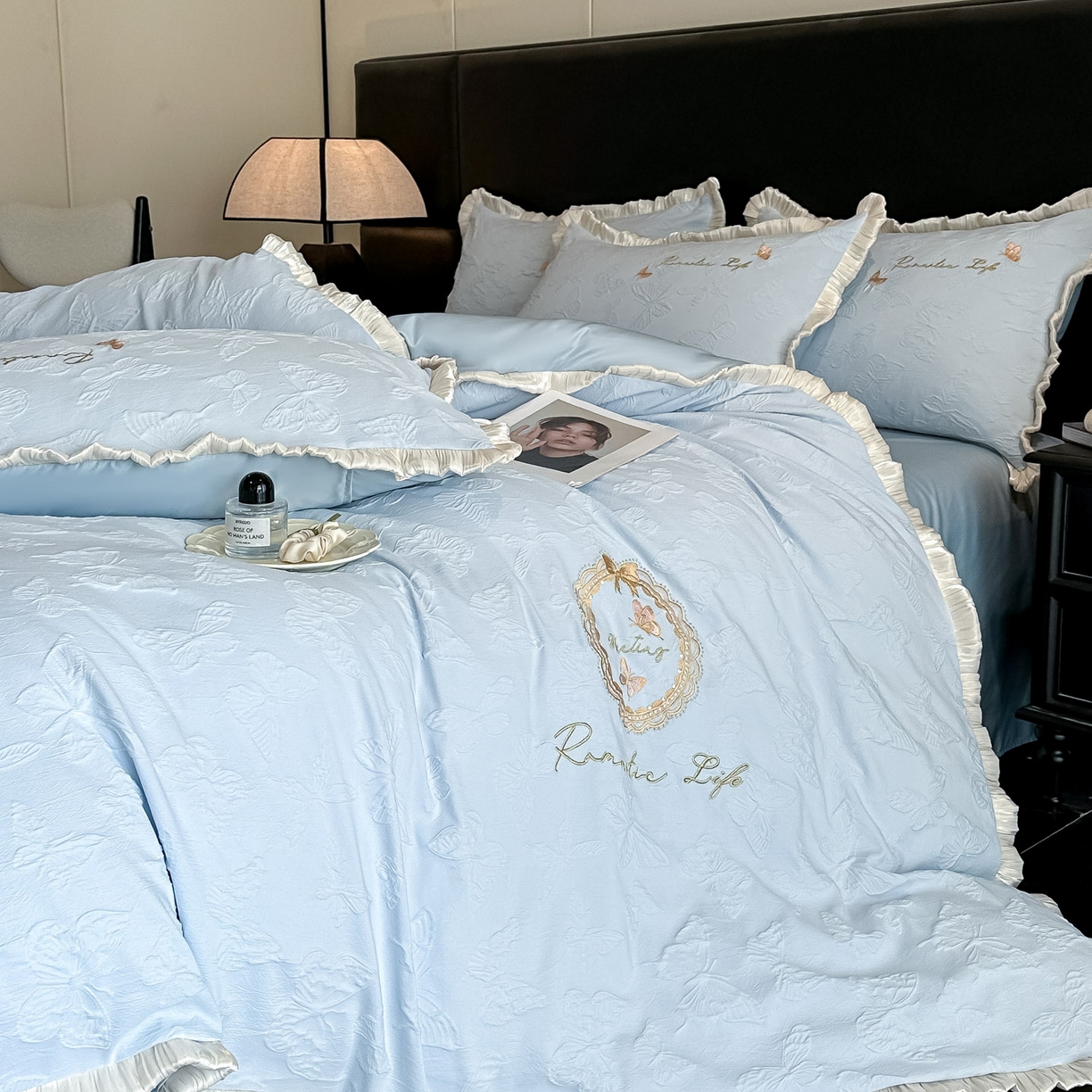 91家纺网 家纺一手货源 找家纺 宇航家纺 2026新款浮雕花边水洗真丝四件套-梦境 梦境-天蓝