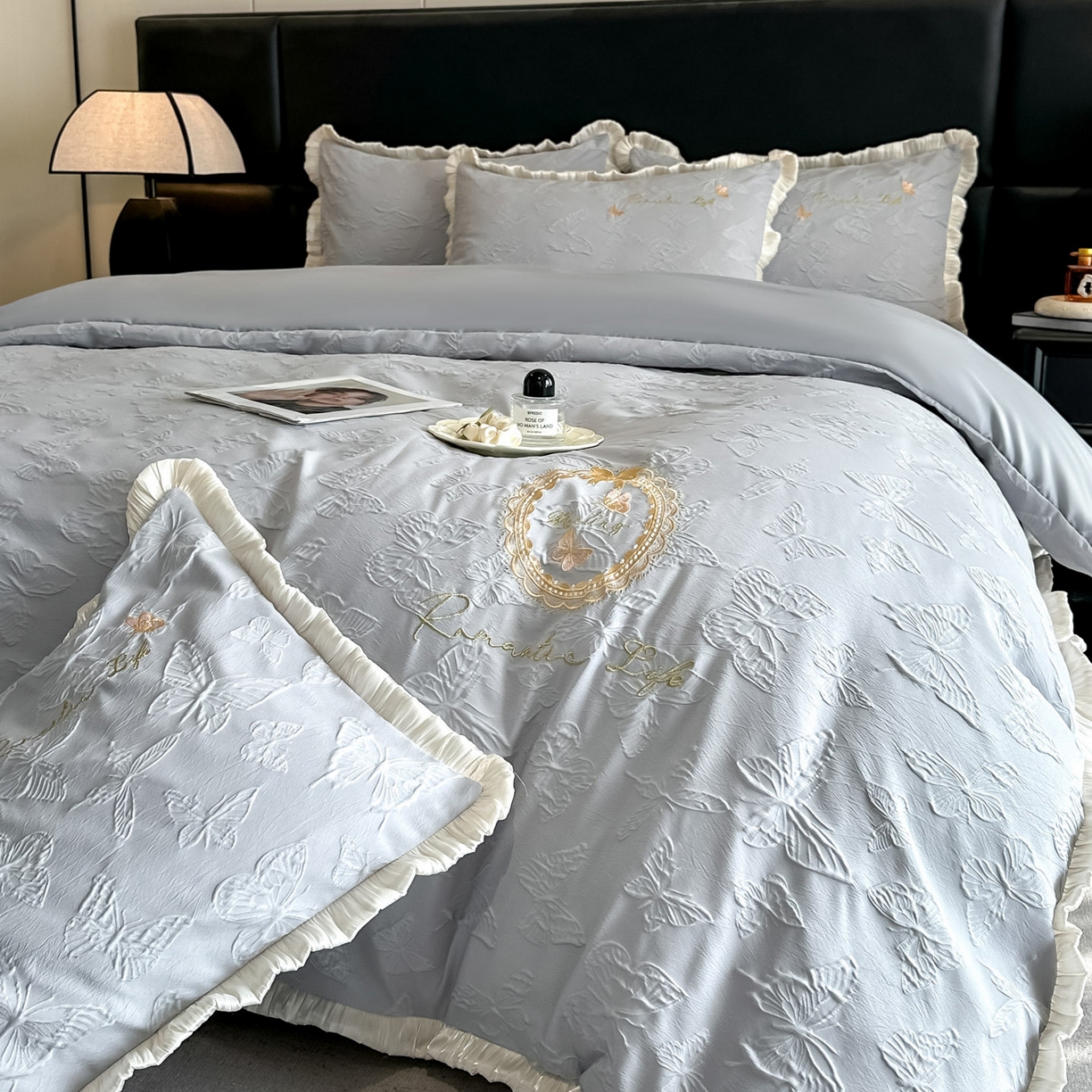 91家纺网 家纺一手货源 找家纺 宇航家纺 2026新款浮雕花边水洗真丝四件套-梦境 梦境-银灰