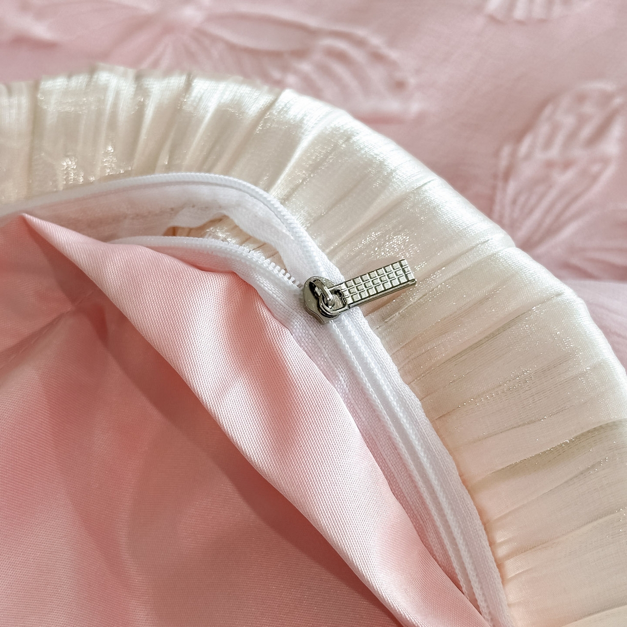 91家纺网 家纺一手货源 找家纺 宇航家纺 2026新款浮雕花边水洗真丝四件套-梦境 梦境-粉玉