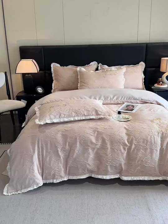 91家纺网 家纺一手货源 找家纺 宇航家纺 2026新款浮雕花边水洗真丝四件套-梦境 梦境-香槟