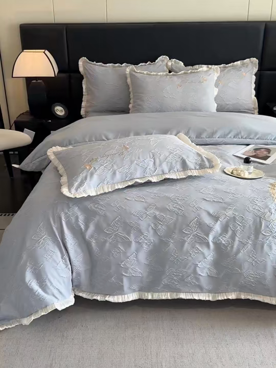 91家纺网 家纺一手货源 找家纺 宇航家纺 2026新款浮雕花边水洗真丝四件套-梦境 梦境-银灰