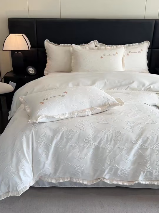 91家纺网 家纺一手货源 找家纺 宇航家纺 2026新款浮雕花边水洗真丝四件套-梦境 梦境-奶白