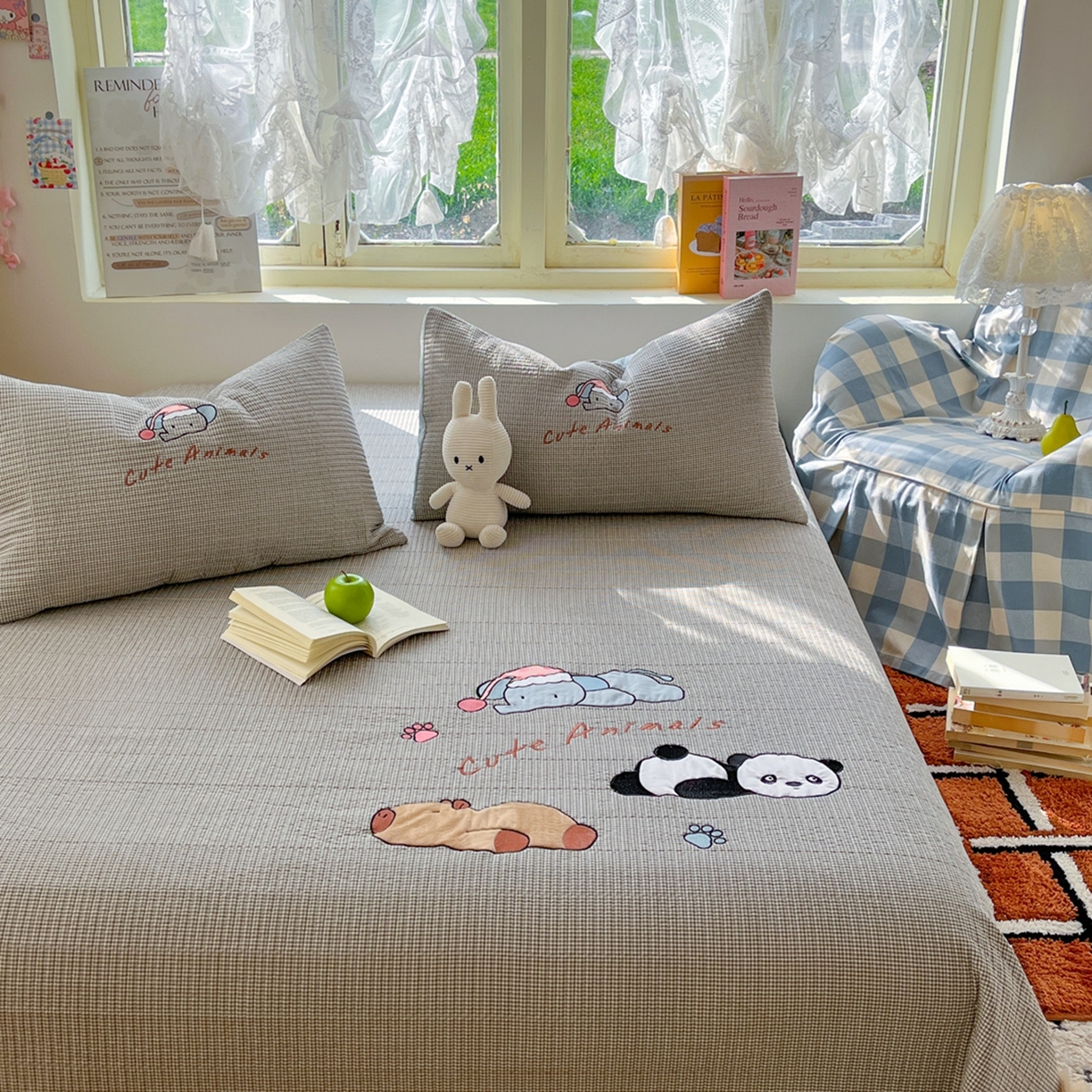 91家纺网 家纺一手货源 找家纺 丫丫家纺 2026新款古法水洗棉贴布绣加厚床盖三件套 熊猫卡皮