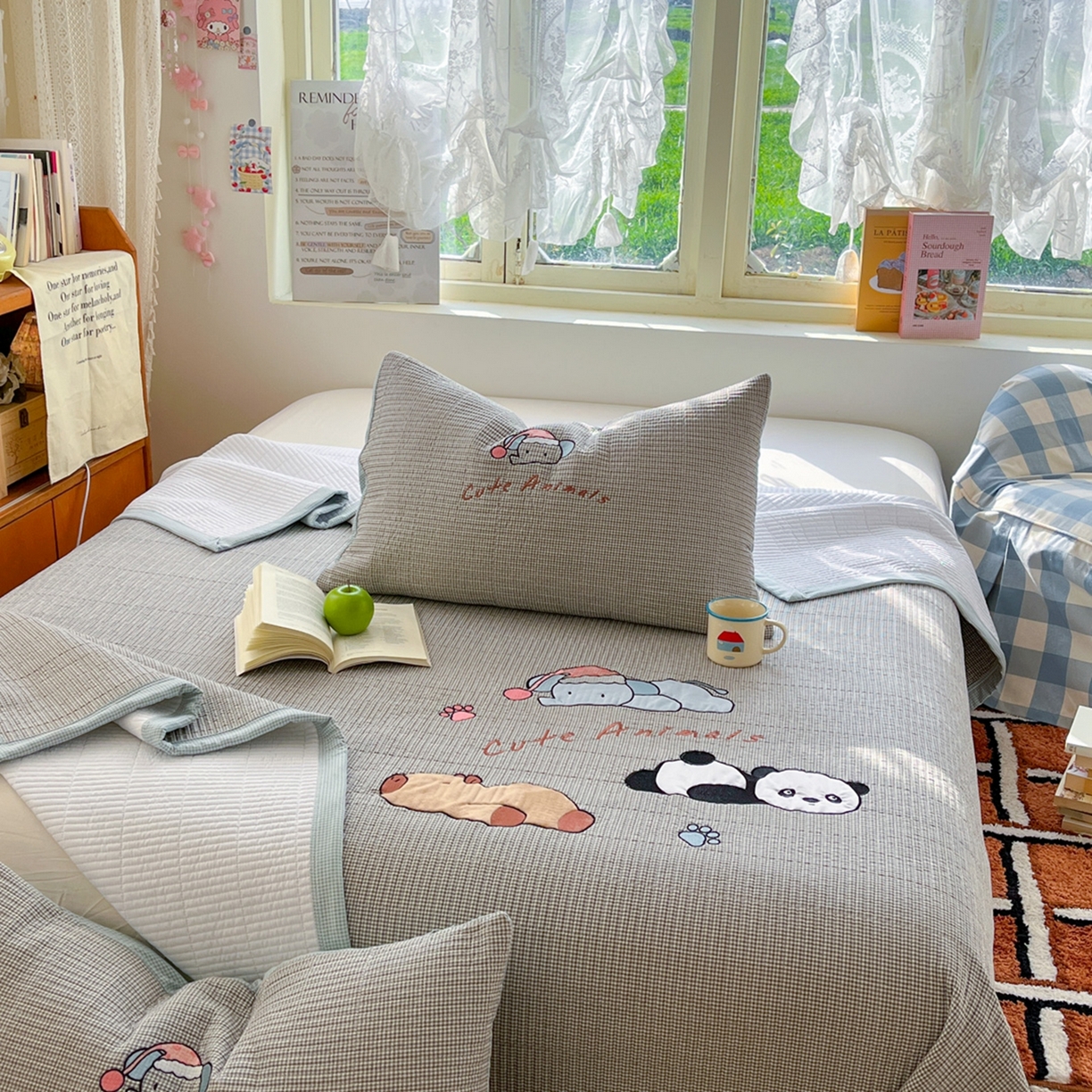 91家纺网 家纺一手货源 找家纺 丫丫家纺 2026新款古法水洗棉贴布绣加厚床盖三件套 熊猫卡皮