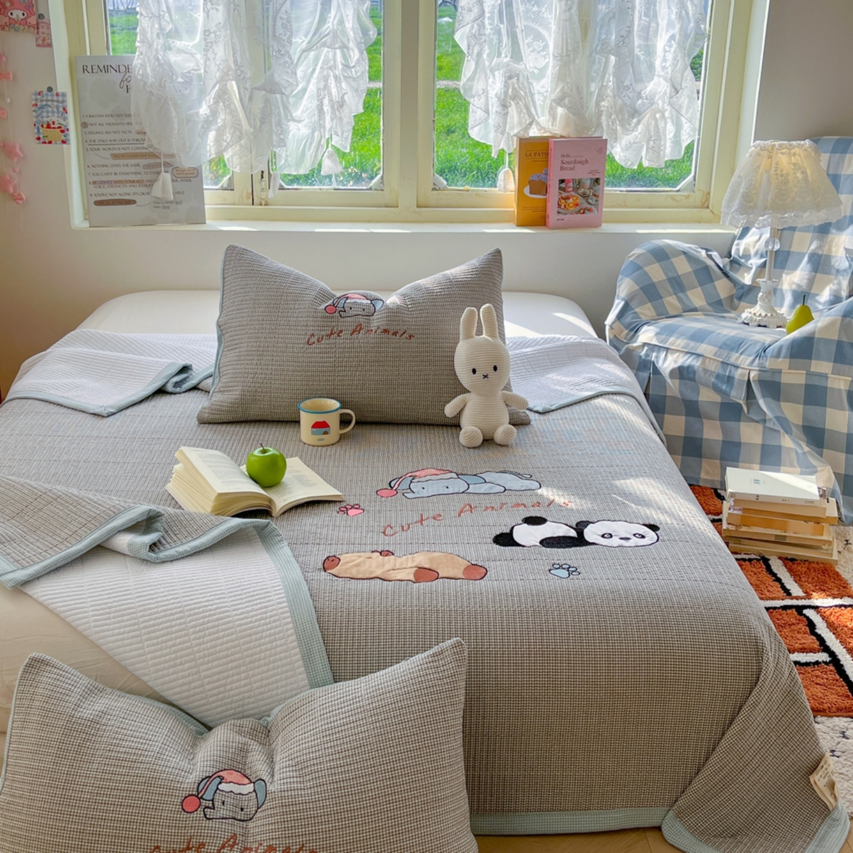 91家纺网 家纺一手货源 找家纺 丫丫家纺 2026新款古法水洗棉贴布绣加厚床盖三件套 熊猫卡皮