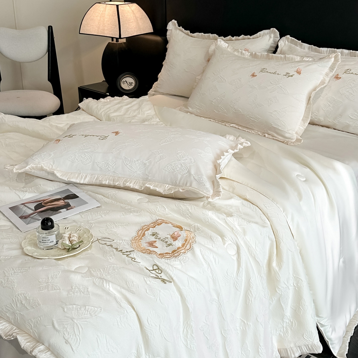 91家纺网 家纺一手货源 找家纺 （总）宇航家纺 2026新款浮雕花边款水洗真丝夏被四件套-晨光舞曲