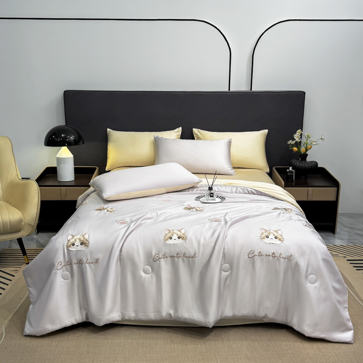 91家纺网 家纺一手货源 找家纺 恒畅 2026新款满绣水洗冰丝夏被夏被四件套 甜梦小猫-灰奶黄