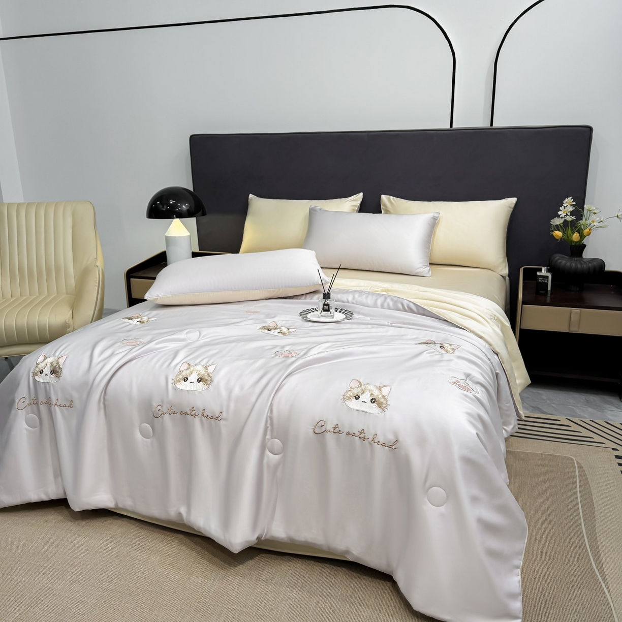 91家纺网 家纺一手货源 找家纺 恒畅 2026新款满绣水洗冰丝夏被夏被四件套 甜梦小猫-灰奶黄