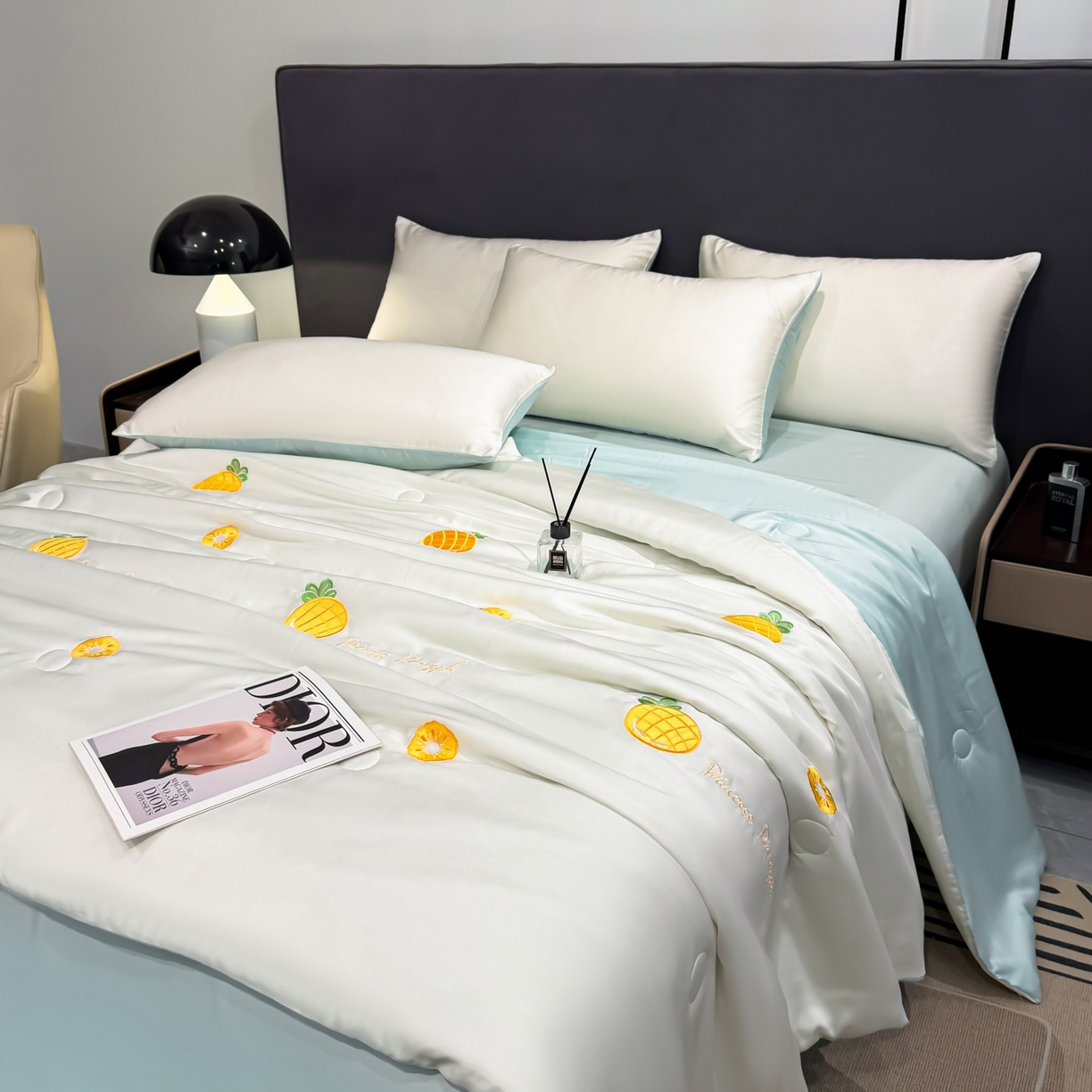 91家纺网 家纺一手货源 找家纺 恒畅 2026新款满绣水洗冰丝夏被夏被四件套 菠萝织夏-奶昔白蓝