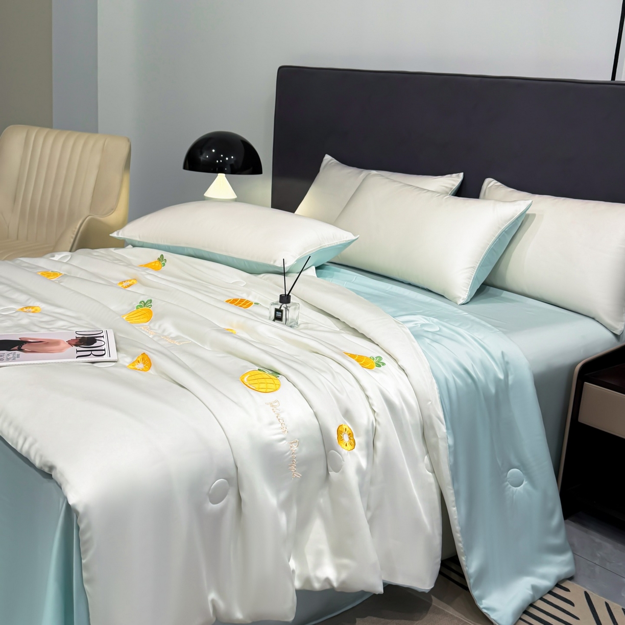 91家纺网 家纺一手货源 找家纺 恒畅 2026新款满绣水洗冰丝夏被夏被四件套 菠萝织夏-奶昔白蓝