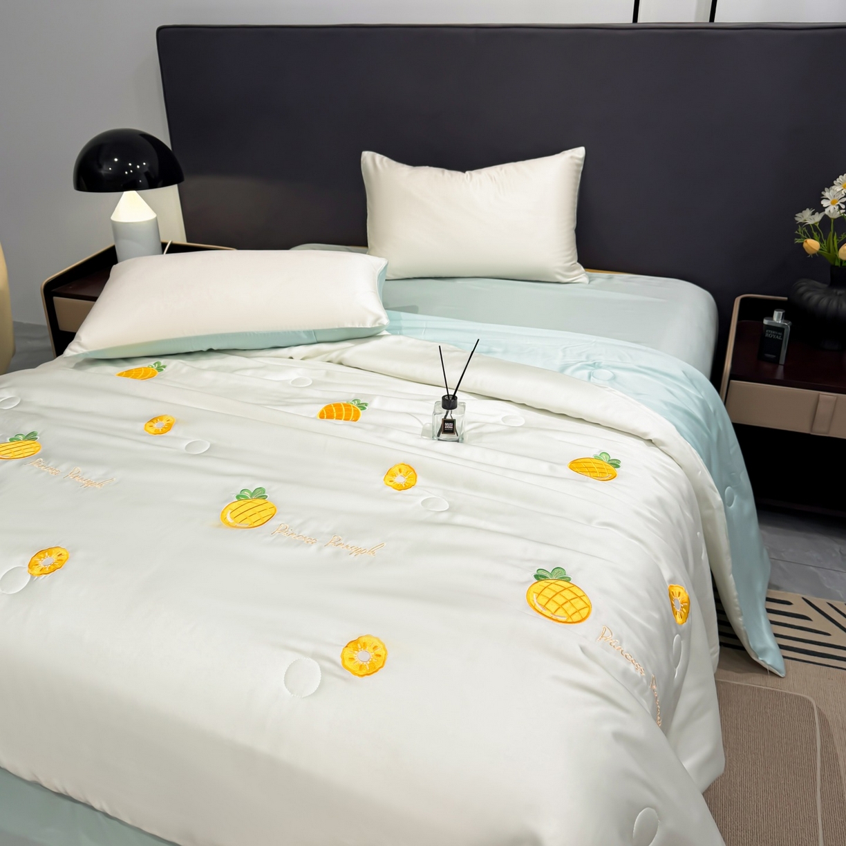 91家纺网 家纺一手货源 找家纺 恒畅 2026新款满绣水洗冰丝夏被夏被四件套 菠萝织夏-奶昔白蓝