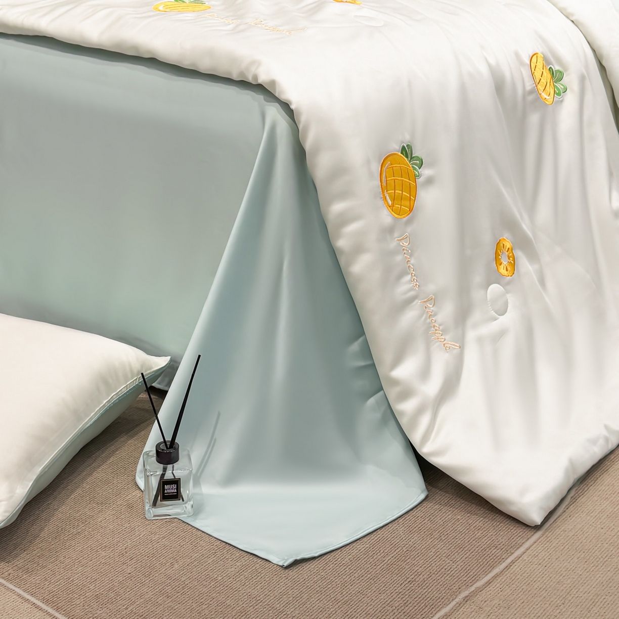 91家纺网 家纺一手货源 找家纺 恒畅 2026新款满绣水洗冰丝夏被夏被四件套 菠萝织夏-奶昔白蓝