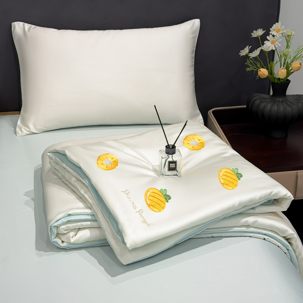 91家纺网 家纺一手货源 找家纺 恒畅 2026新款满绣水洗冰丝夏被夏被四件套 菠萝织夏-奶昔白蓝