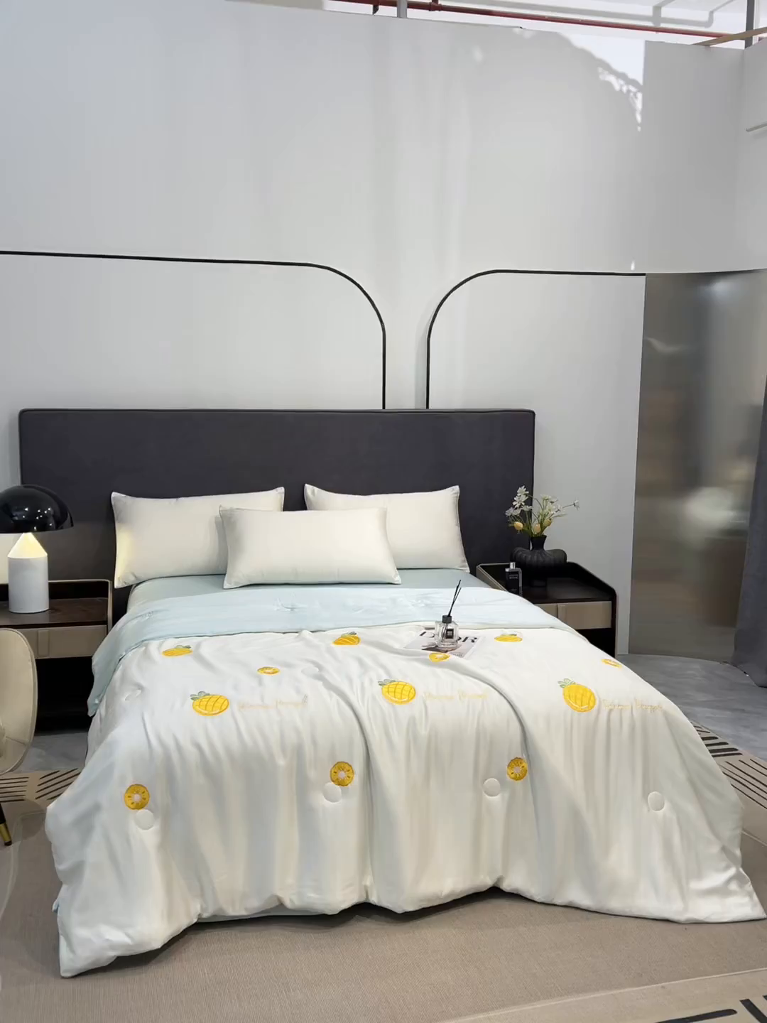 91家纺网 家纺一手货源 找家纺 恒畅 2026新款满绣水洗冰丝夏被夏被四件套 菠萝织夏-奶昔白蓝