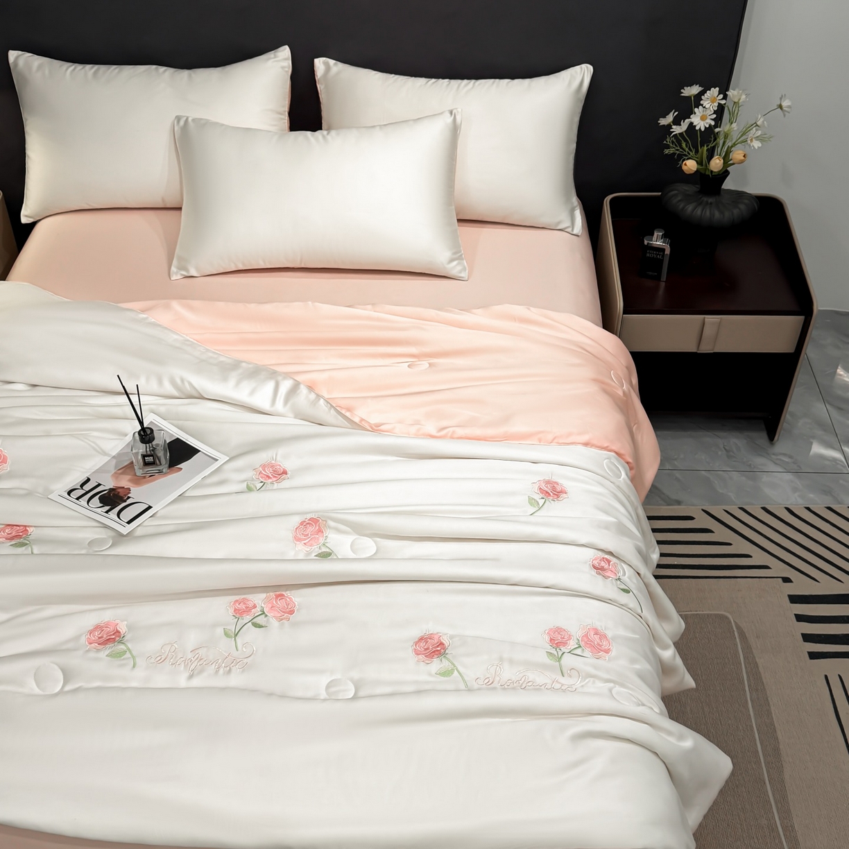 91家纺网 家纺一手货源 找家纺 恒畅 2026新款满绣水洗冰丝夏被夏被四件套 粉黛玫瑰-奶昔白粉