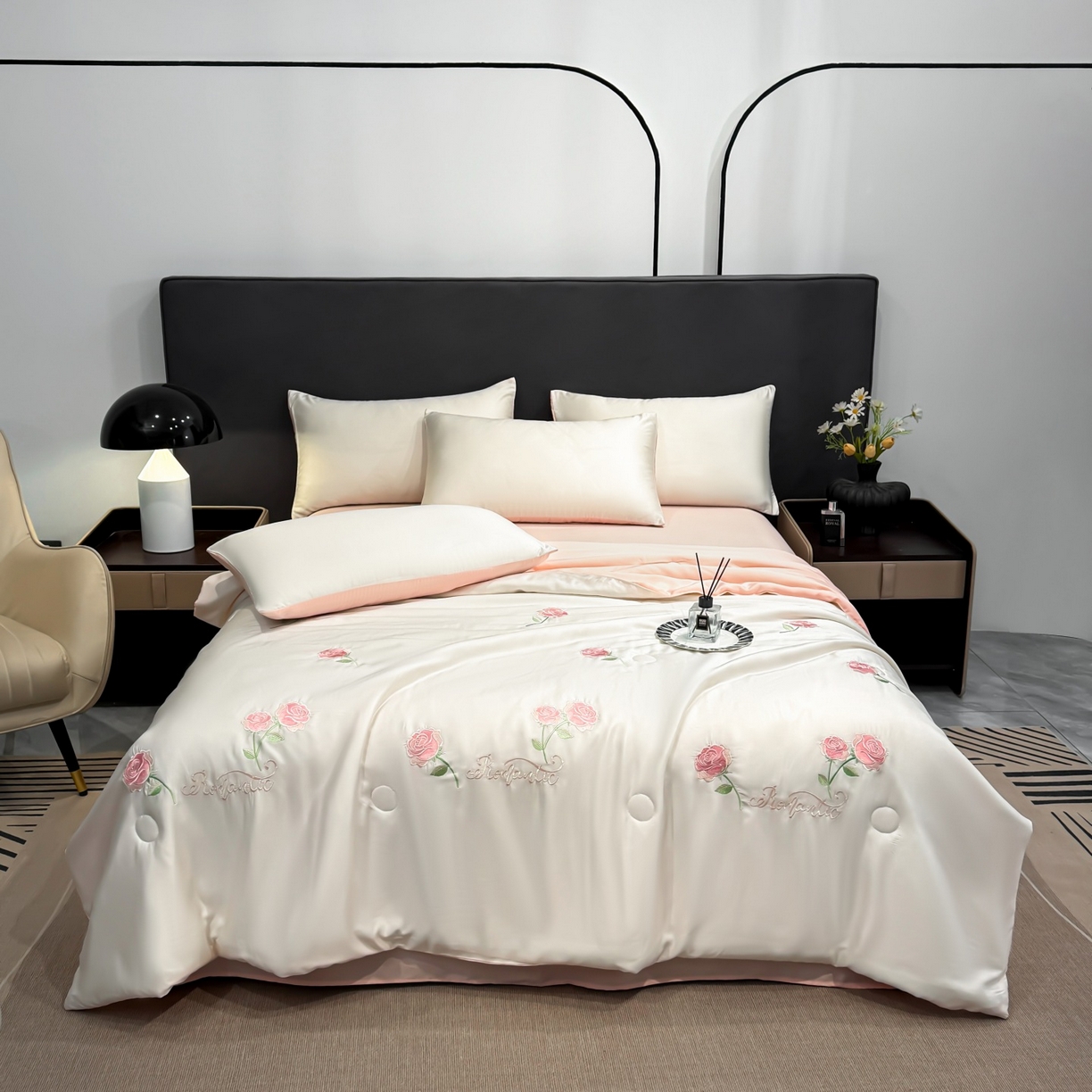 91家纺网 家纺一手货源 找家纺 恒畅 2026新款满绣水洗冰丝夏被夏被四件套 粉黛玫瑰-奶昔白粉