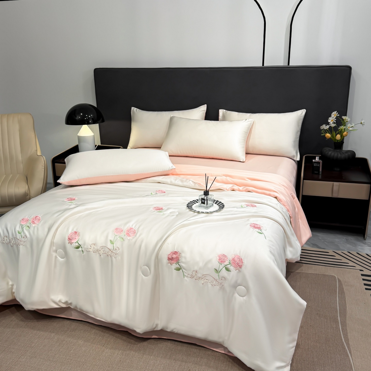 91家纺网 家纺一手货源 找家纺 恒畅 2026新款满绣水洗冰丝夏被夏被四件套 粉黛玫瑰-奶昔白粉