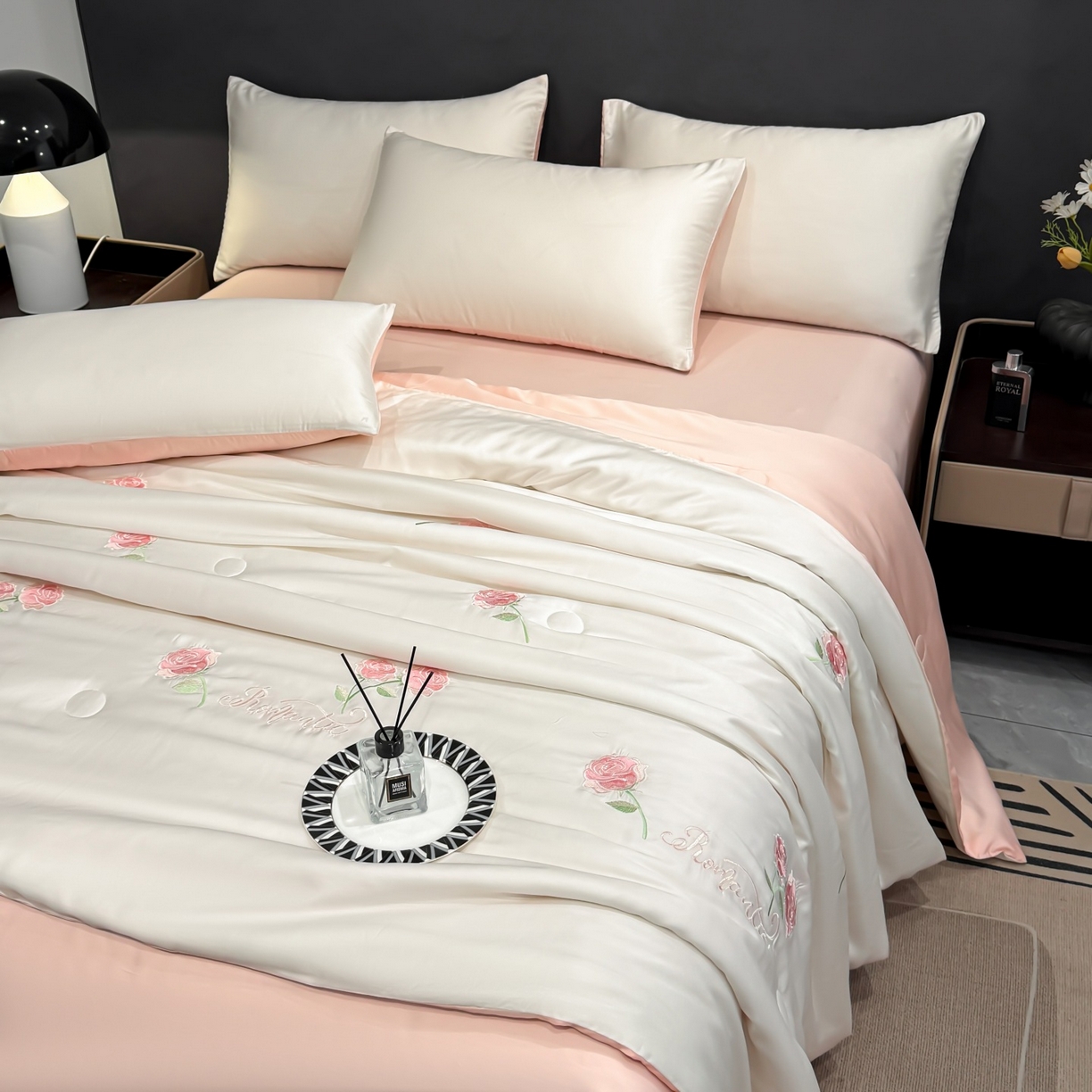 91家纺网 家纺一手货源 找家纺 恒畅 2026新款满绣水洗冰丝夏被夏被四件套 粉黛玫瑰-奶昔白粉