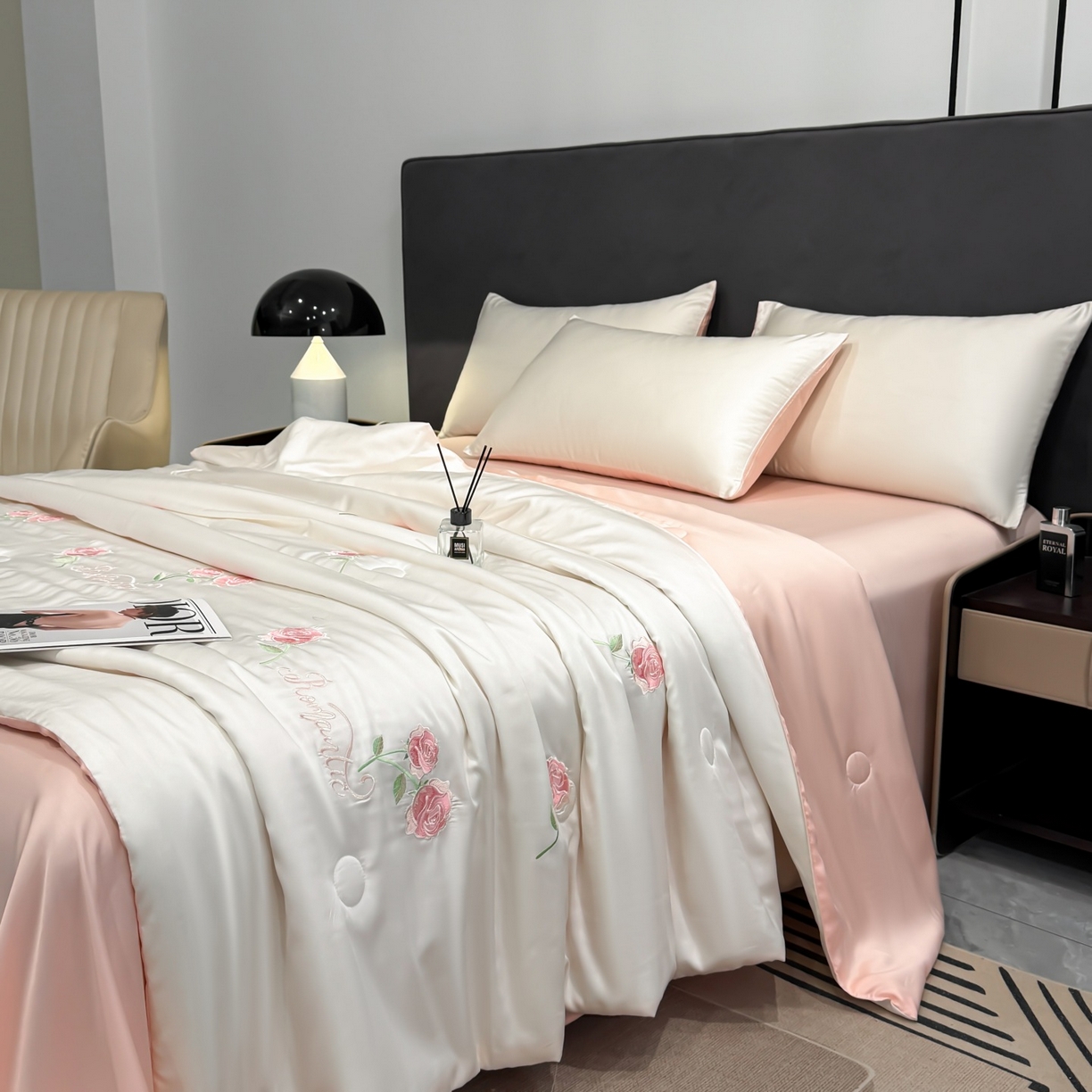 91家纺网 家纺一手货源 找家纺 恒畅 2026新款满绣水洗冰丝夏被夏被四件套 粉黛玫瑰-奶昔白粉