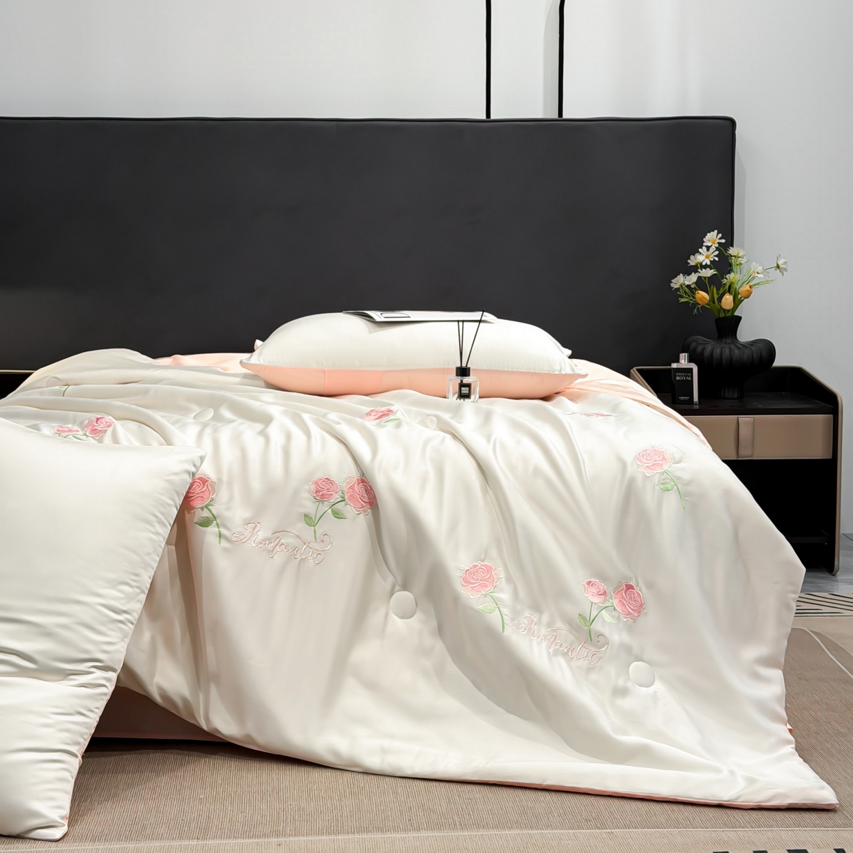 91家纺网 家纺一手货源 找家纺 恒畅 2026新款满绣水洗冰丝夏被夏被四件套 粉黛玫瑰-奶昔白粉