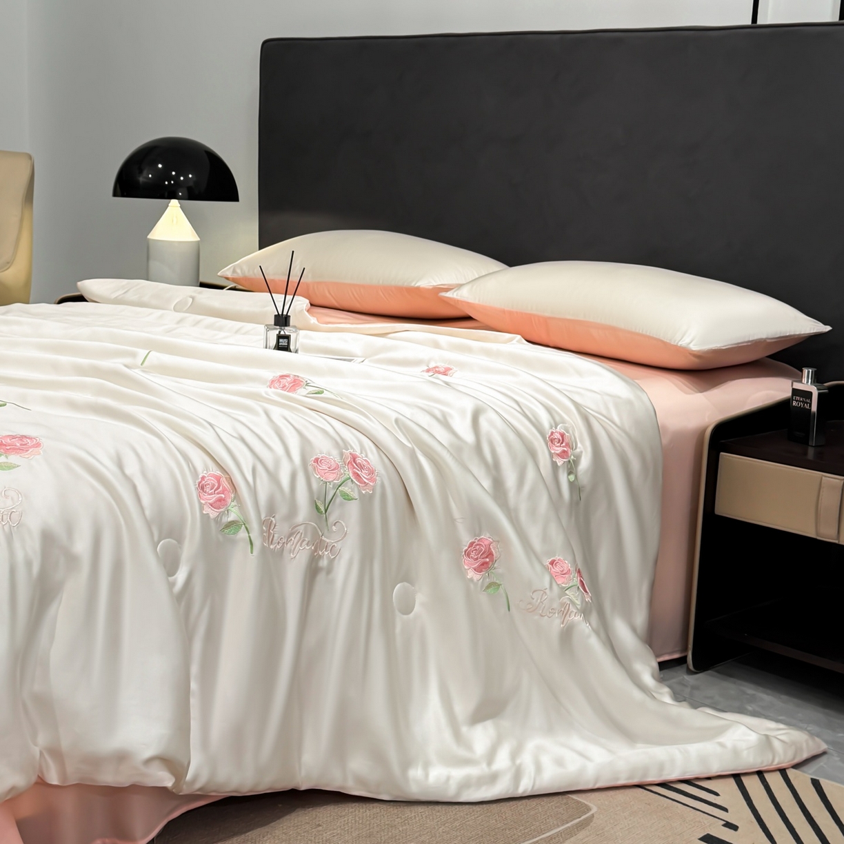 91家纺网 家纺一手货源 找家纺 恒畅 2026新款满绣水洗冰丝夏被夏被四件套 粉黛玫瑰-奶昔白粉