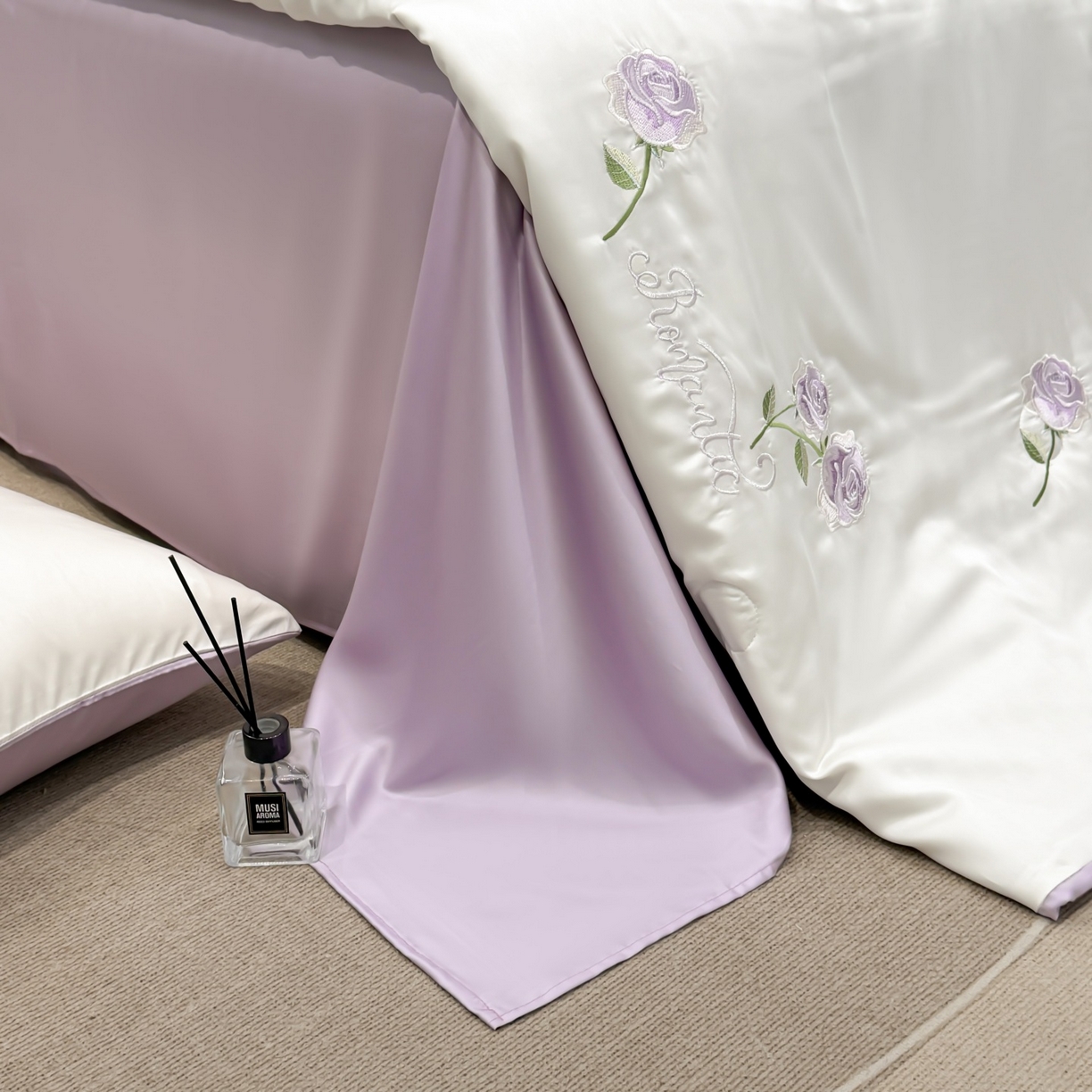 91家纺网 家纺一手货源 找家纺 恒畅 2026新款满绣水洗冰丝夏被夏被四件套 粉黛玫瑰-奶昔白紫