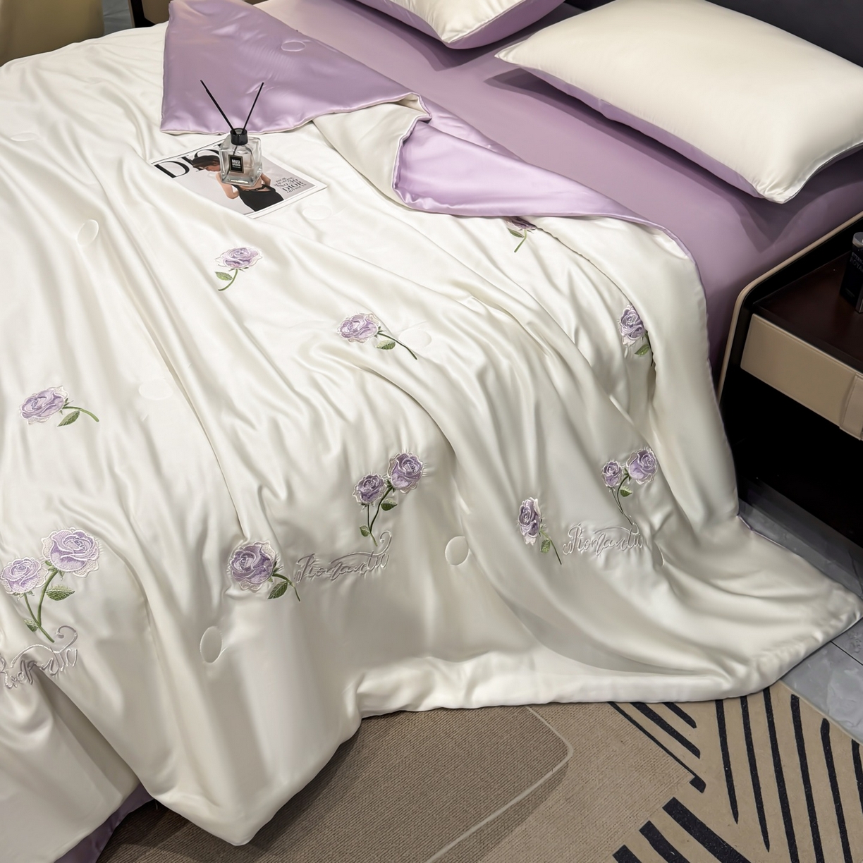 91家纺网 家纺一手货源 找家纺 恒畅 2026新款满绣水洗冰丝夏被夏被四件套 粉黛玫瑰-奶昔白紫