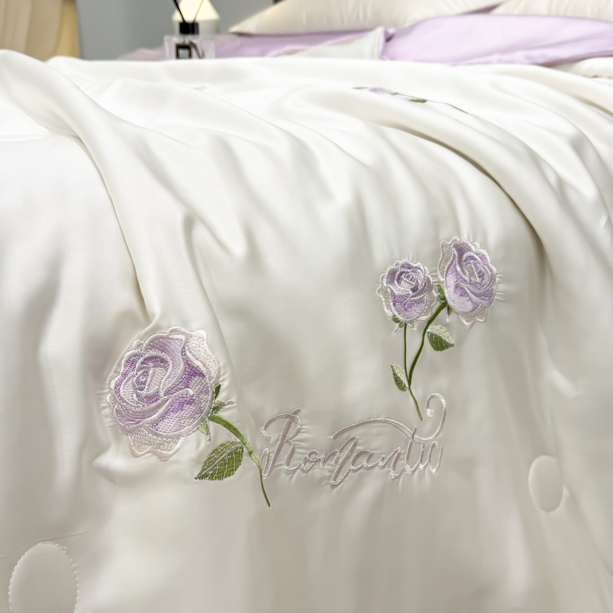 91家纺网 家纺一手货源 找家纺 恒畅 2026新款满绣水洗冰丝夏被夏被四件套 粉黛玫瑰-奶昔白紫