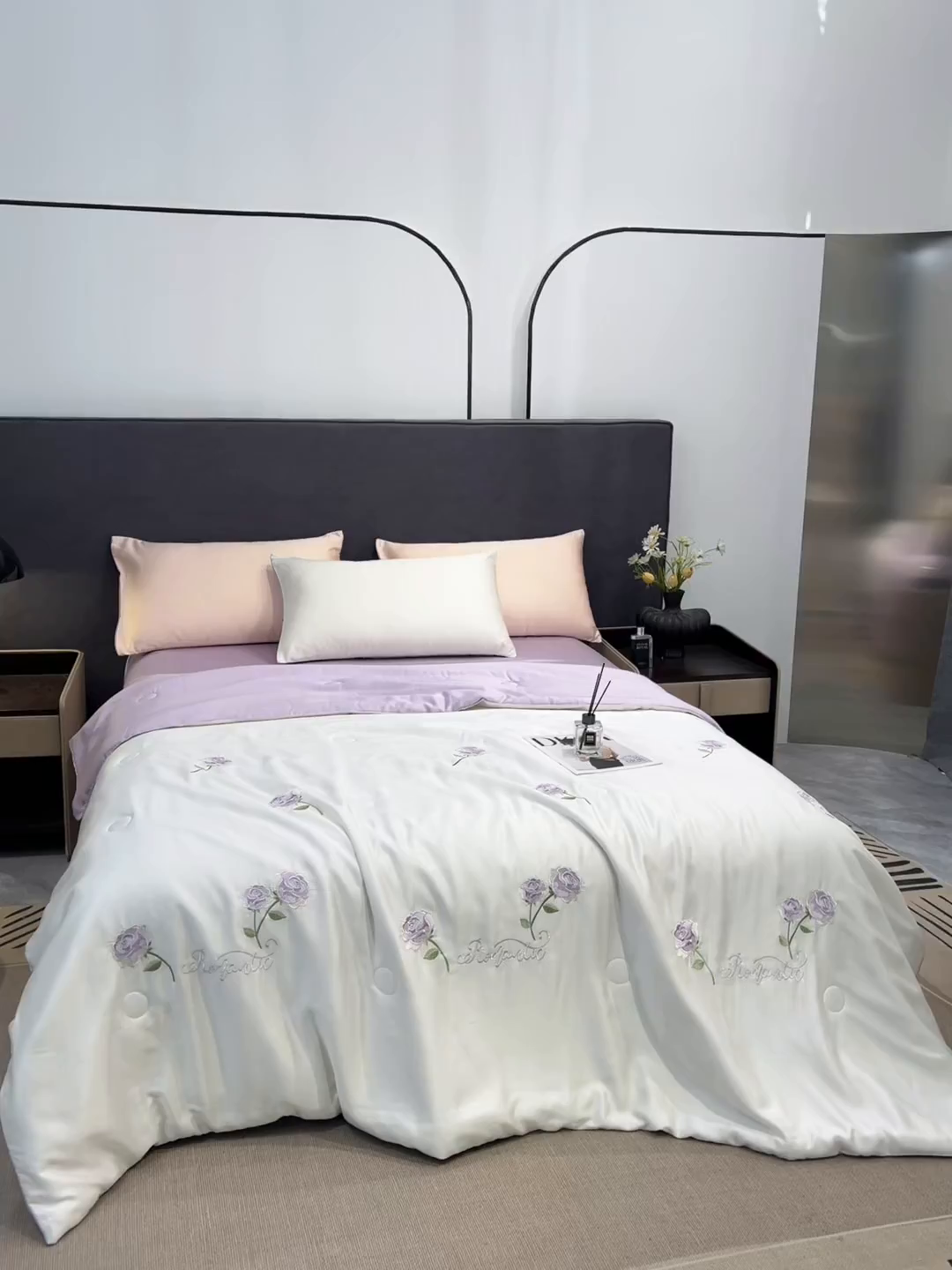 91家纺网 家纺一手货源 找家纺 恒畅 2026新款满绣水洗冰丝夏被夏被四件套 粉黛玫瑰-奶昔白紫