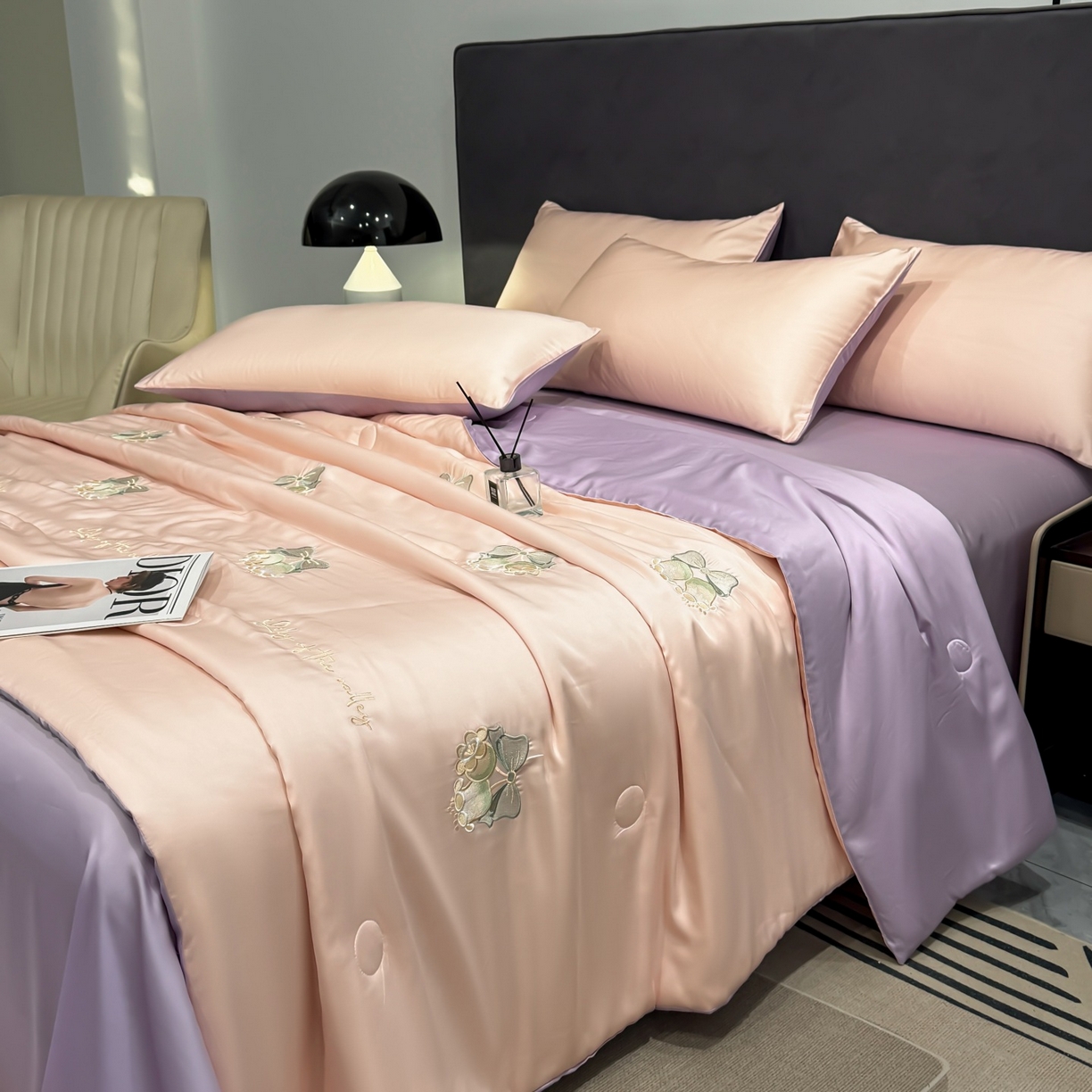 91家纺网 家纺一手货源 找家纺 恒畅 2026新款满绣水洗冰丝夏被夏被四件套 粉铃轻语-粉紫