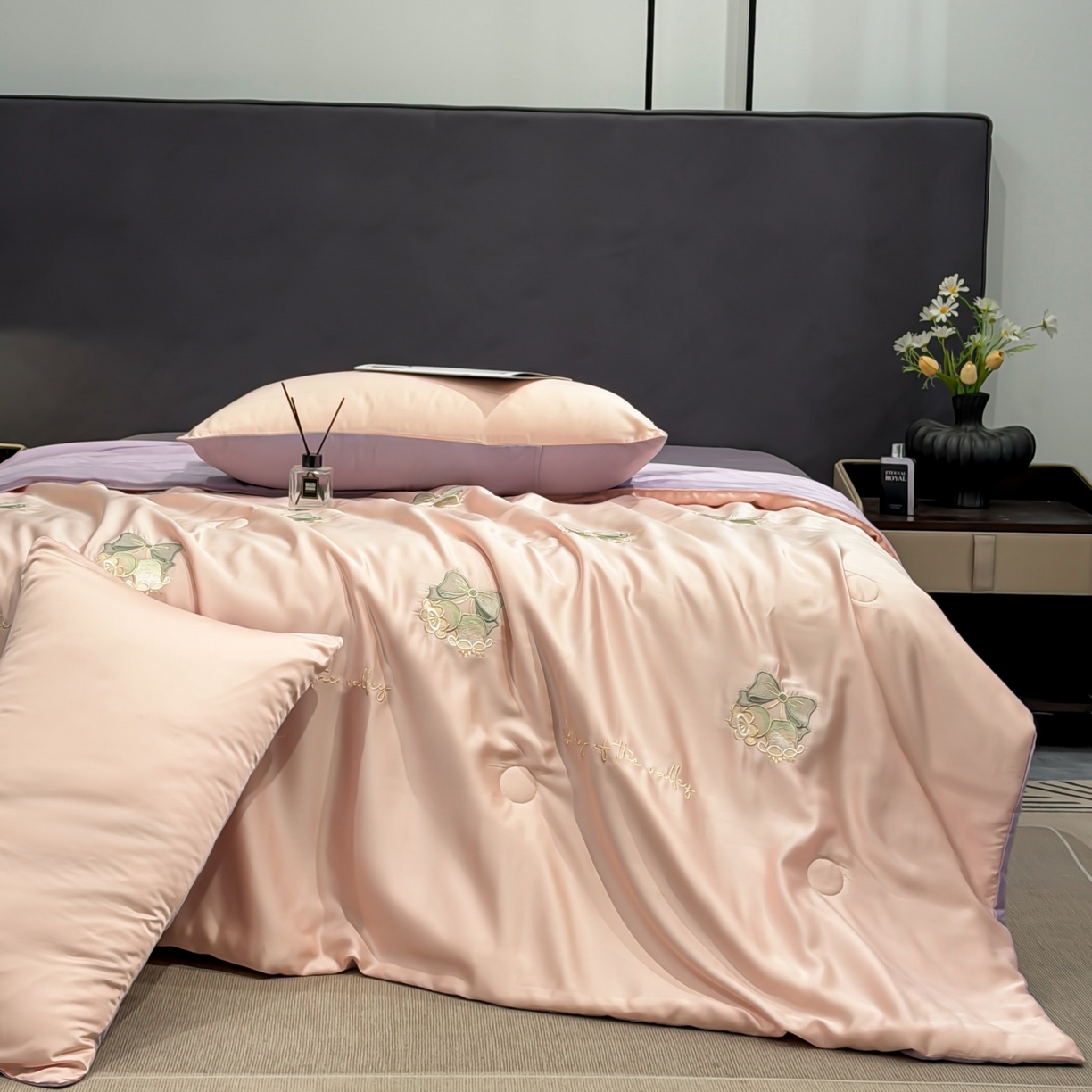 91家纺网 家纺一手货源 找家纺 恒畅 2026新款满绣水洗冰丝夏被夏被四件套 粉铃轻语-粉紫