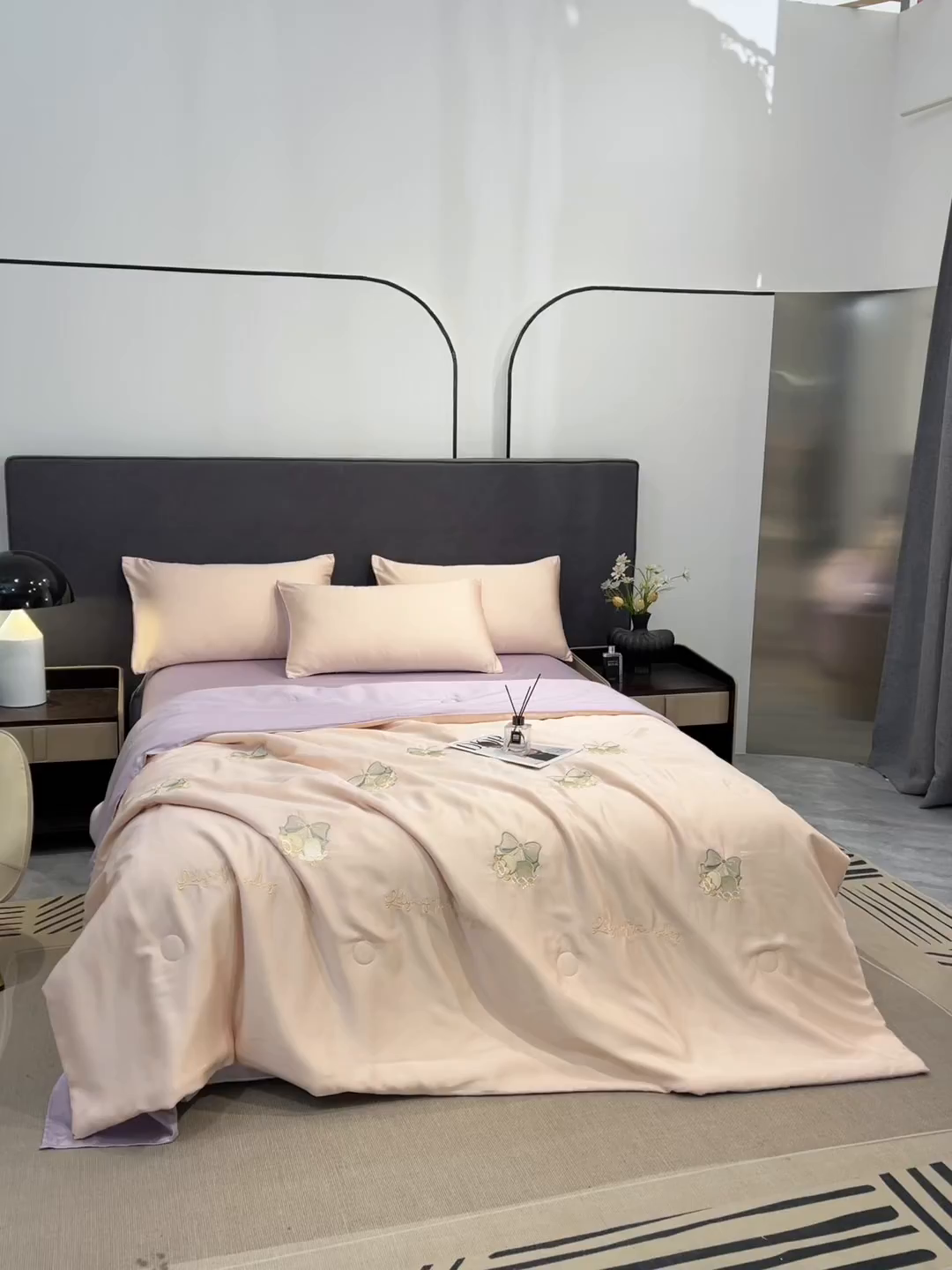 91家纺网 家纺一手货源 找家纺 恒畅 2026新款满绣水洗冰丝夏被夏被四件套 粉铃轻语-粉紫