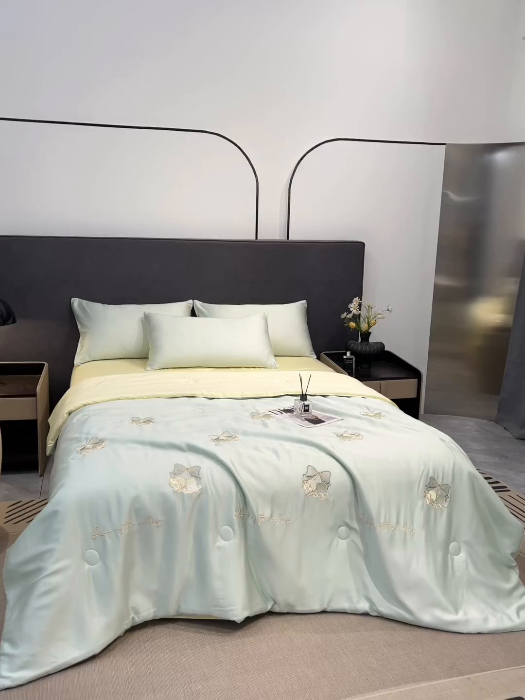 91家纺网 家纺一手货源 找家纺 恒畅 2026新款满绣水洗冰丝夏被夏被四件套 粉铃轻语-水绿黄