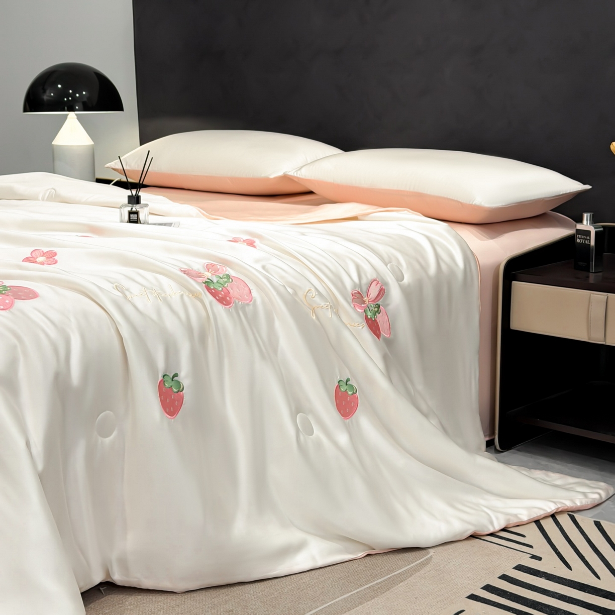 91家纺网 家纺一手货源 找家纺 恒畅 2026新款满绣水洗冰丝夏被夏被四件套 粉莓轻夏-奶昔白粉