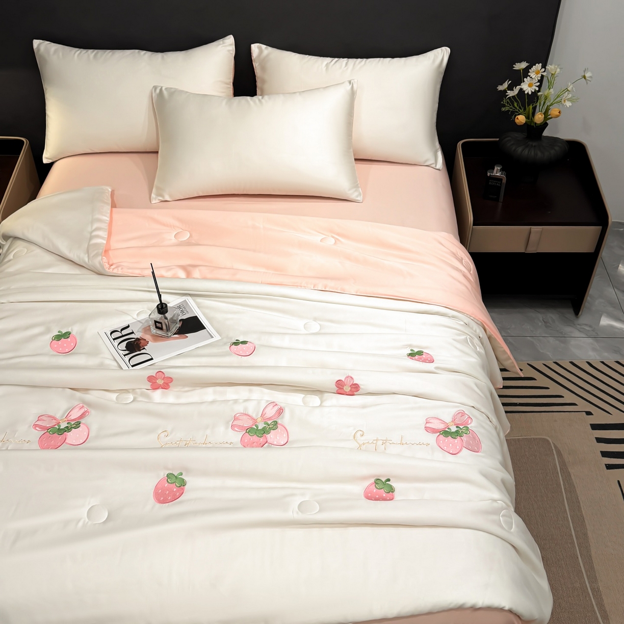 91家纺网 家纺一手货源 找家纺 恒畅 2026新款满绣水洗冰丝夏被夏被四件套 粉莓轻夏-奶昔白粉