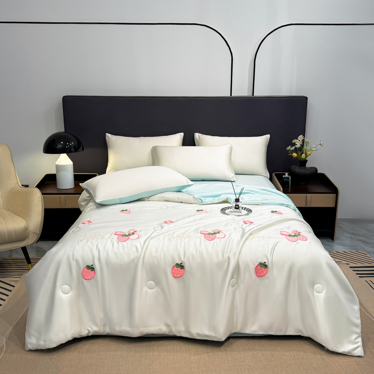 91家纺网 家纺一手货源 找家纺 恒畅 2026新款满绣水洗冰丝夏被夏被四件套 粉莓轻夏-奶昔白蓝