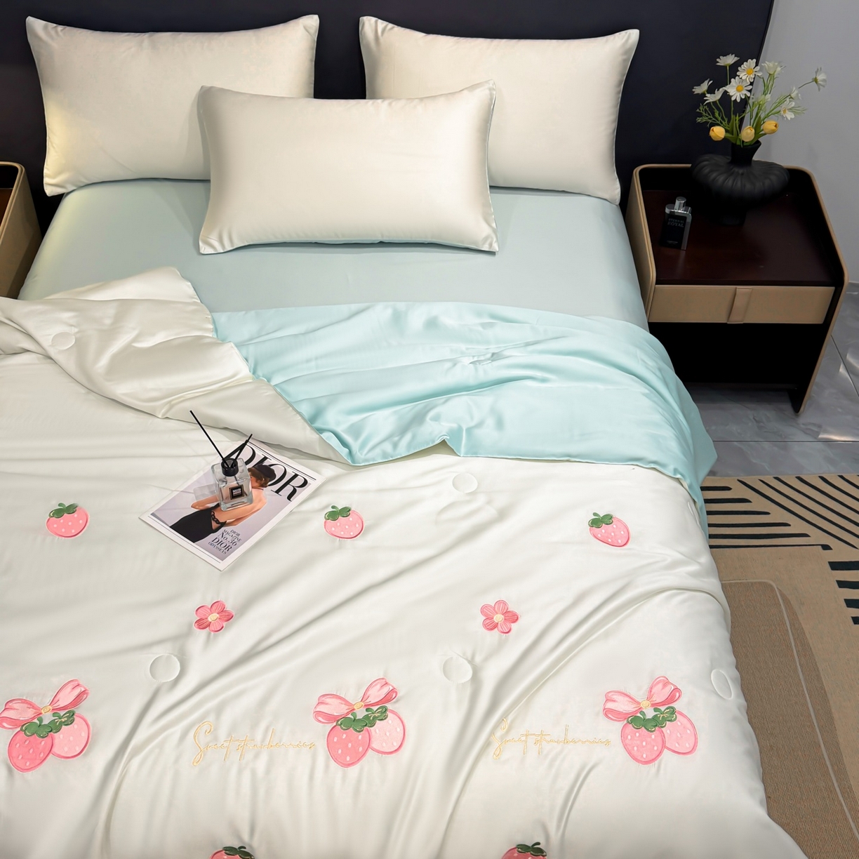 91家纺网 家纺一手货源 找家纺 恒畅 2026新款满绣水洗冰丝夏被夏被四件套 粉莓轻夏-奶昔白蓝